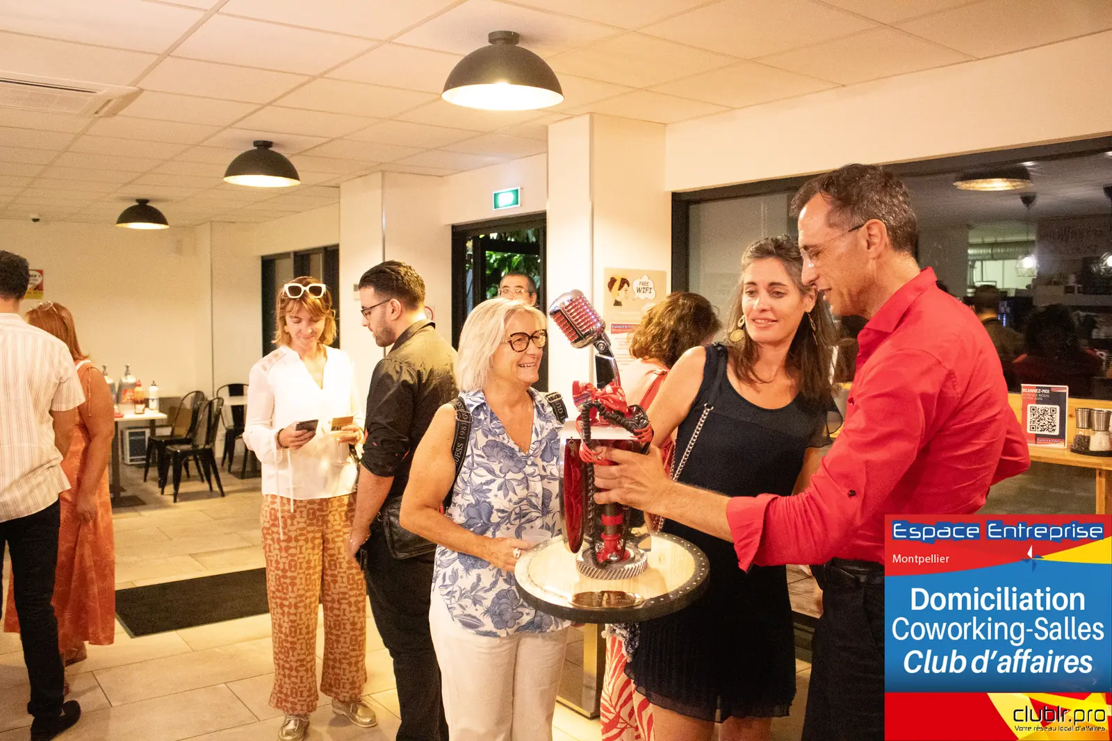 Afterwork Pitch Elevator Club LR septembre 2025 à Montpellier : moment de networking entre les participants