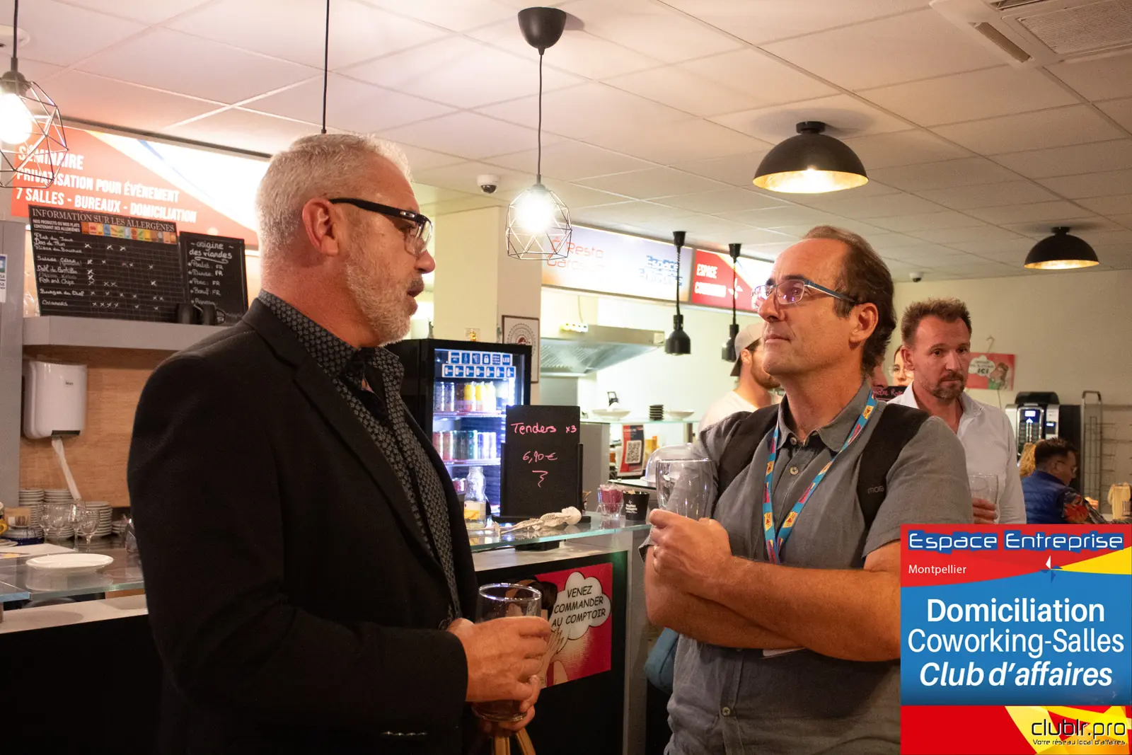Afterwork Pitch Elevator Club LR octobre 2025 à Montpellier : moment de networking entre les participants