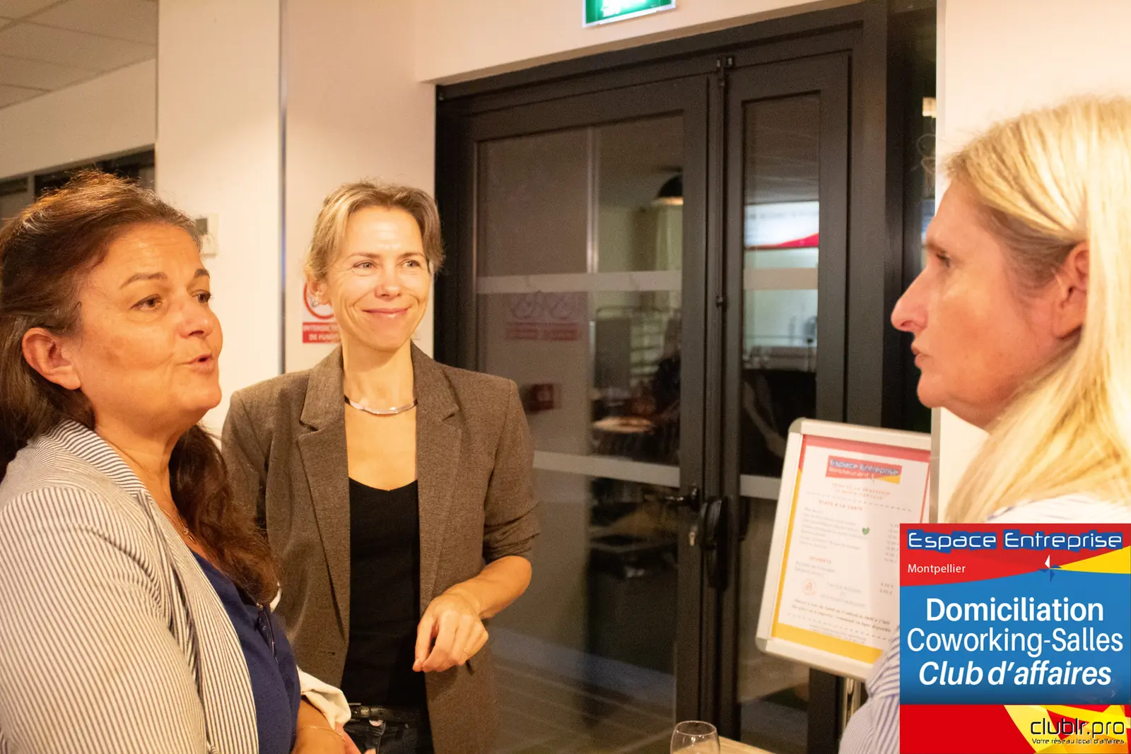 Afterwork Pitch Elevator Club LR octobre 2025 à Montpellier : moment de networking entre les participants