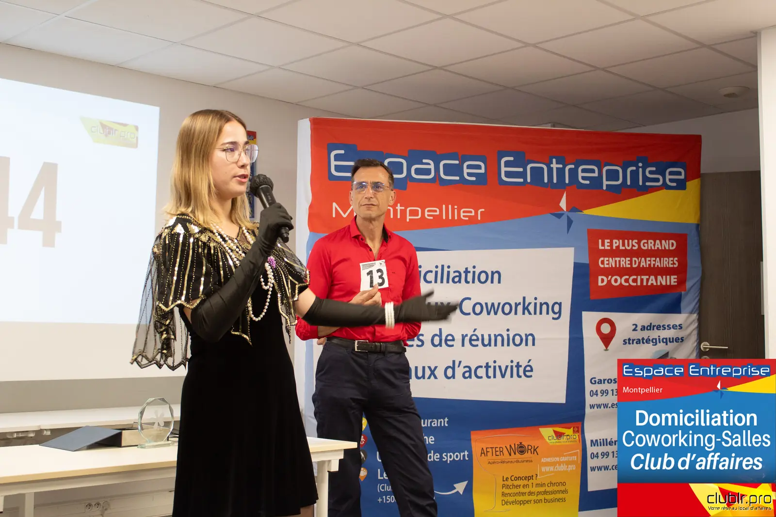 Afterwork Pitch Elevator Club LR octobre 2025 à Montpellier : entrepreneur au micro avec l'animateur pendant son pitch