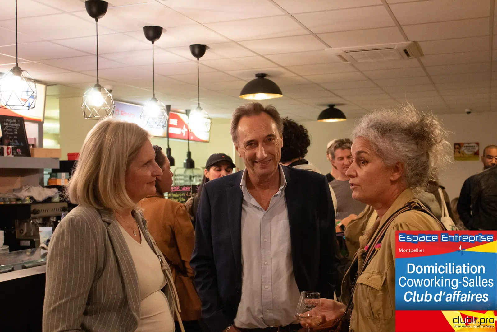 Afterwork Pitch Elevator Club LR novembre 2025 à Montpellier : moment de networking entre les participants