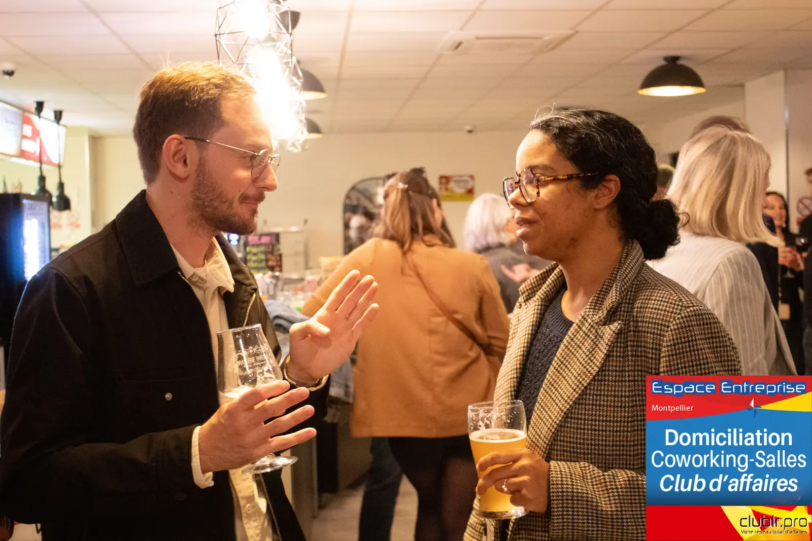 Afterwork Pitch Elevator Club LR novembre 2025 à Montpellier : moment de networking entre les participants