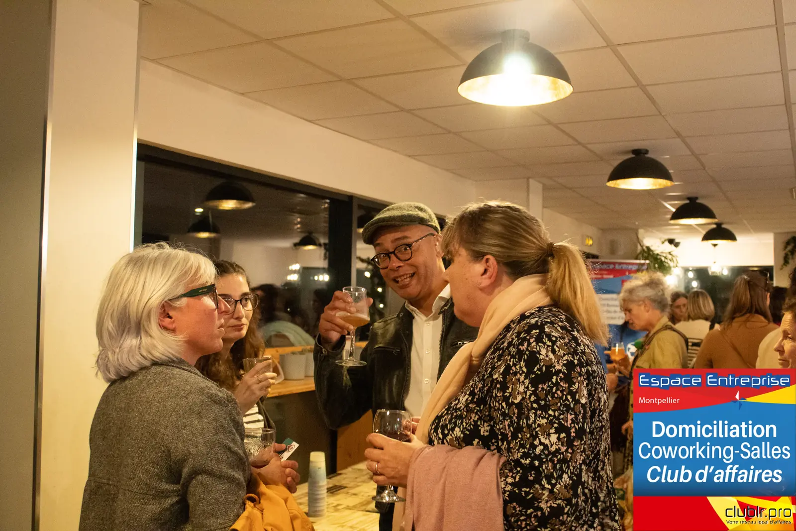 Afterwork Pitch Elevator Club LR novembre 2025 à Montpellier : moment de networking entre les participants