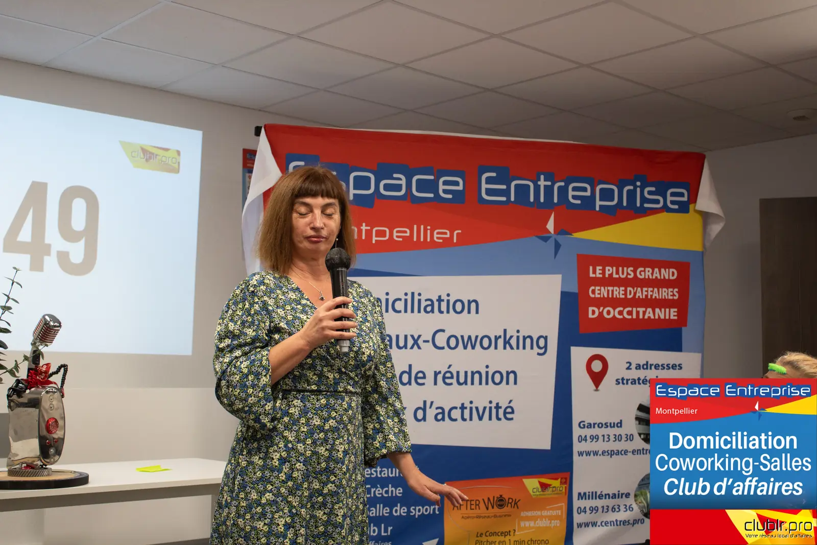 Afterwork Pitch Elevator Club LR novembre 2025 à Montpellier : pitcheur au micro devant les participants