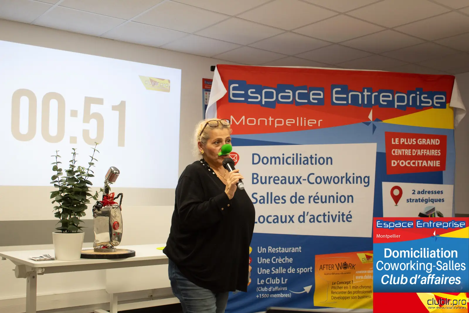 Afterwork Pitch Elevator Club LR novembre 2025 à Montpellier : pitcheur au micro devant les participants