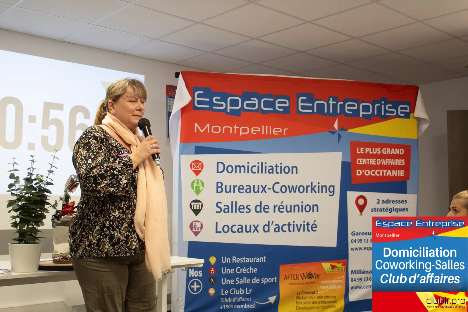 Afterwork Pitch Elevator Club LR novembre 2025 à Montpellier : pitcheur au micro devant les participants