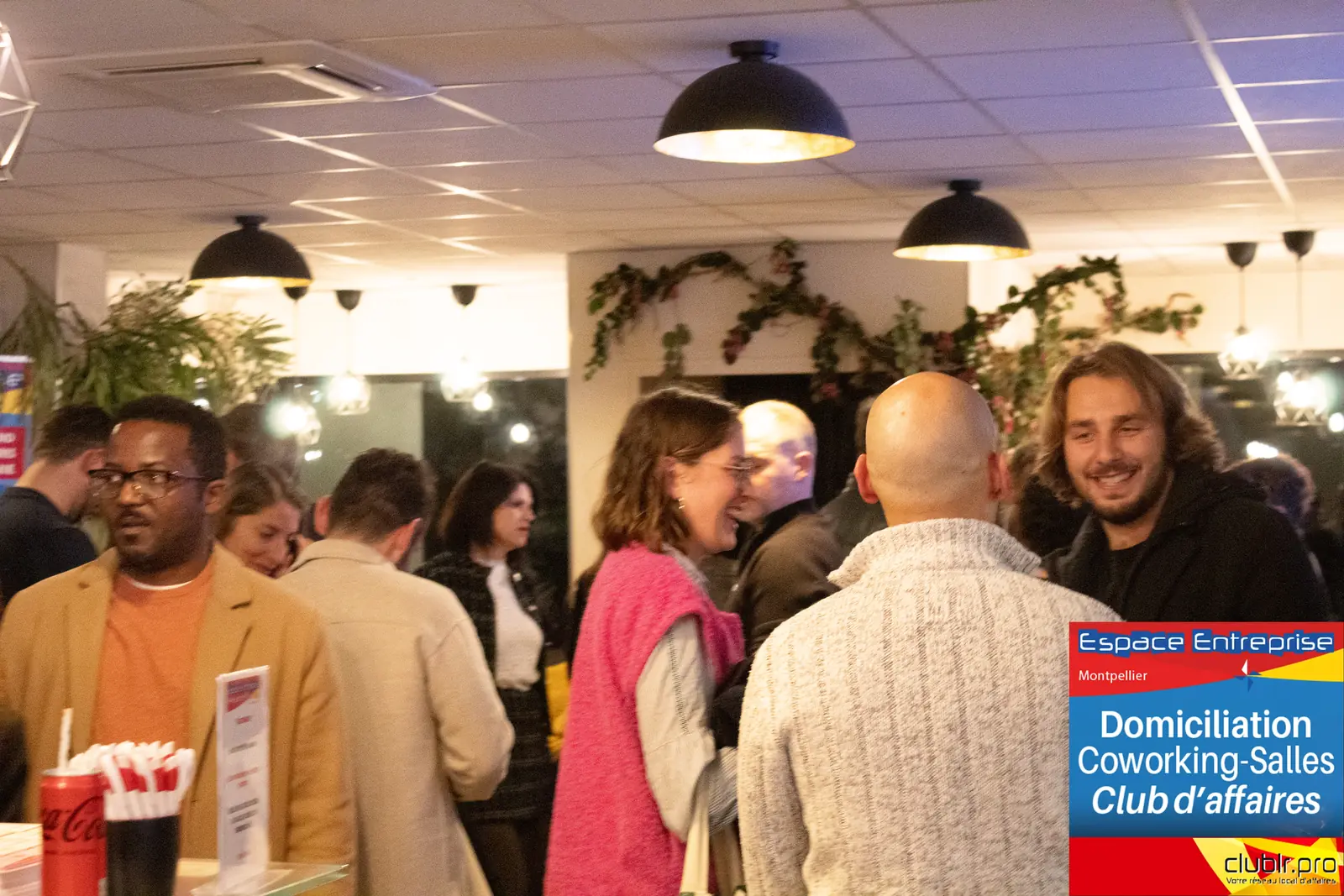 Afterwork Pitch Elevator Club LR décembre 2025 à Montpellier : moment de networking entre les participants