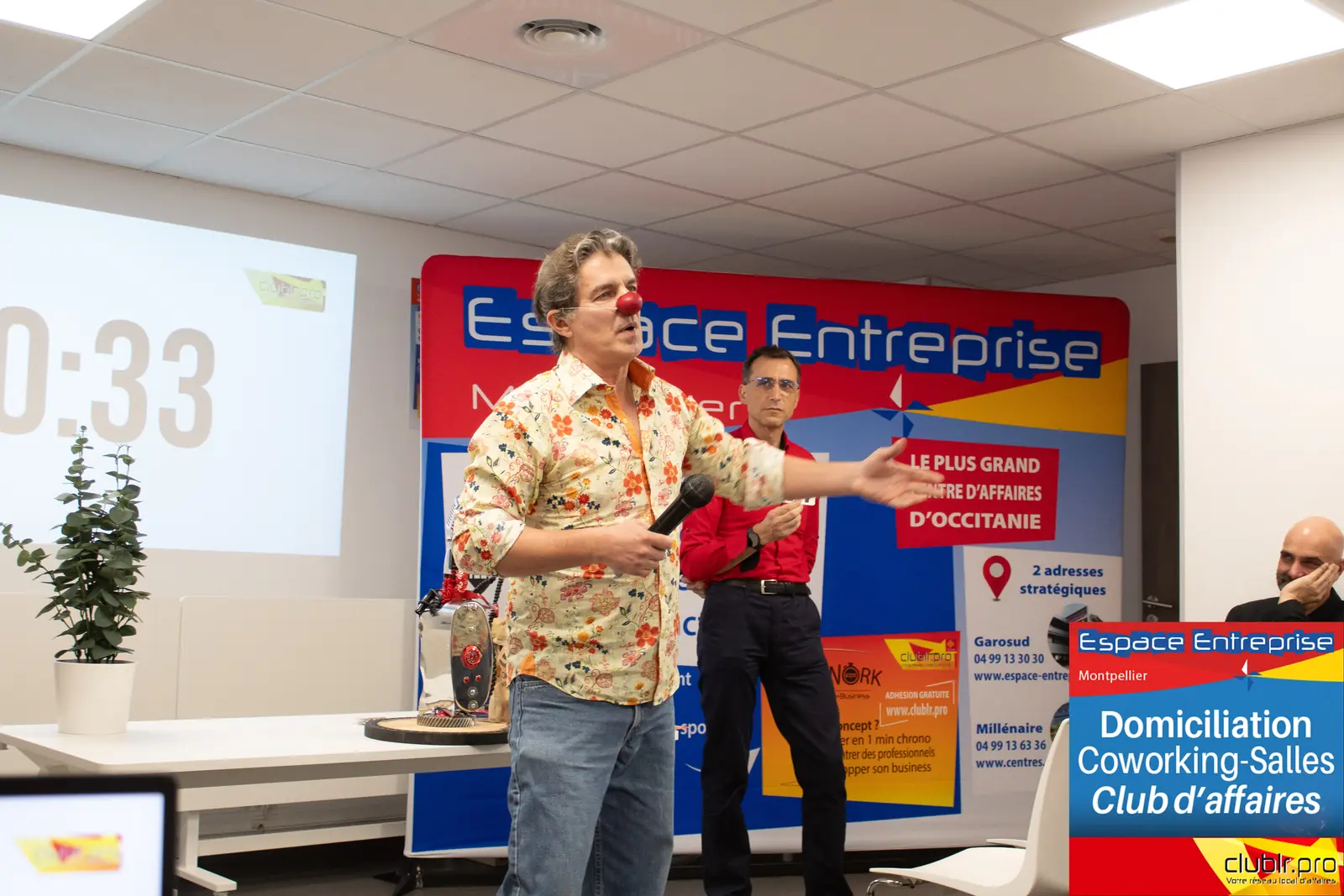 Afterwork Pitch Elevator Club LR décembre 2025 à Montpellier : entrepreneur au micro avec l'animateur pendant son pitch