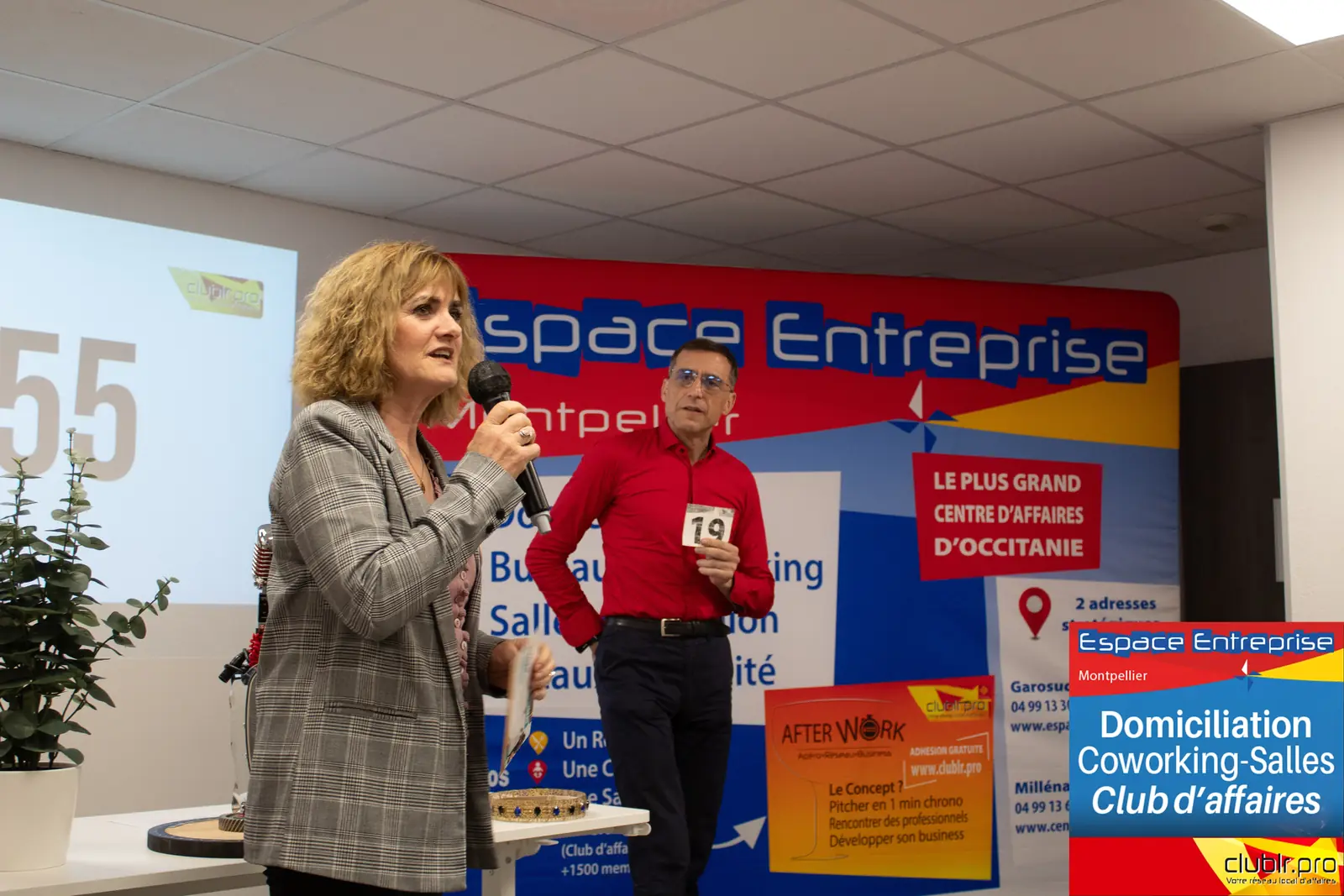 Afterwork Pitch Elevator Club LR janvier 2026 à Montpellier : entrepreneur au micro avec l'animateur pendant son pitch