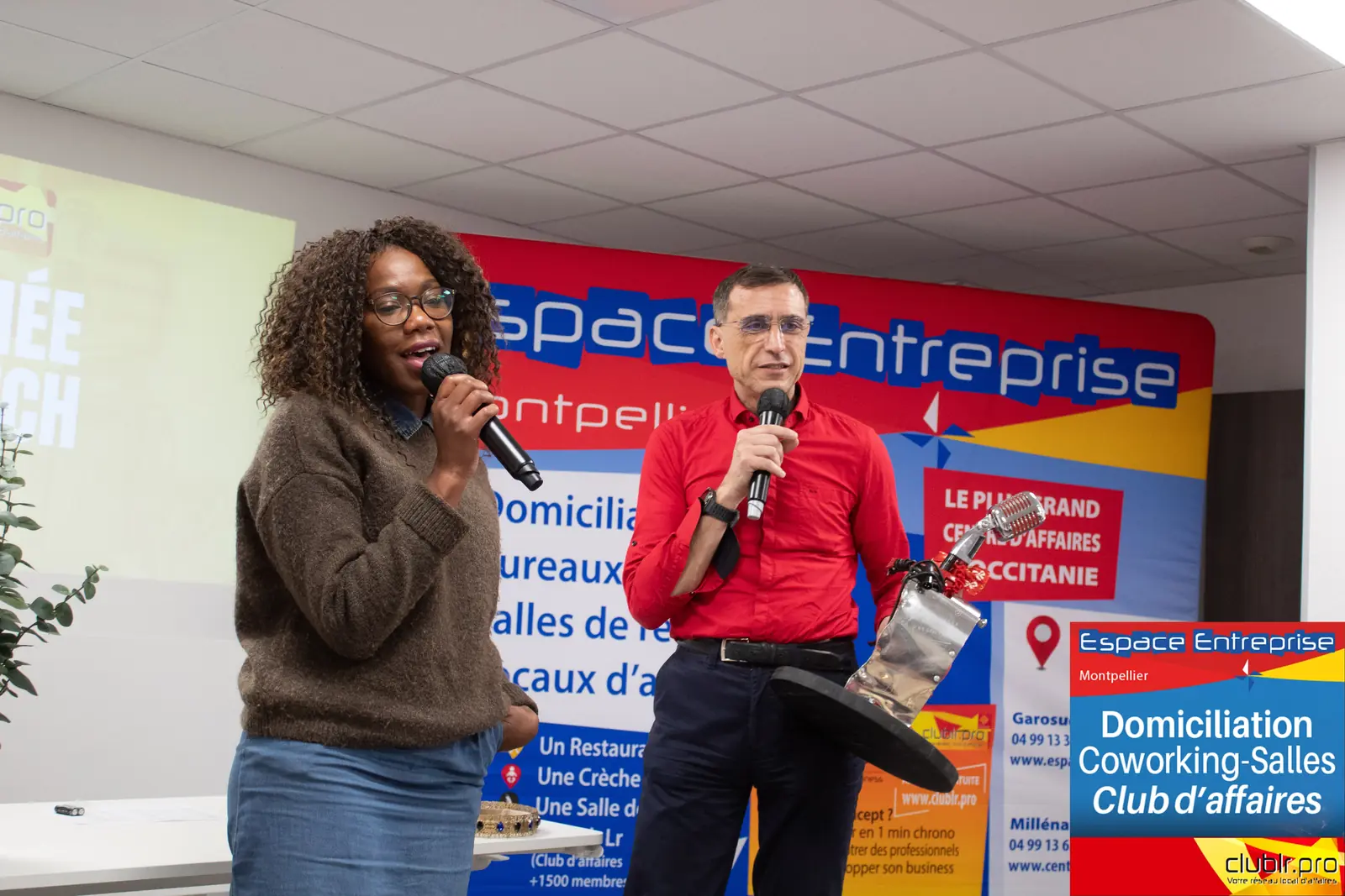 Afterwork Pitch Elevator Club LR janvier 2026 à Montpellier : entrepreneur au micro avec l'animateur pendant son pitch