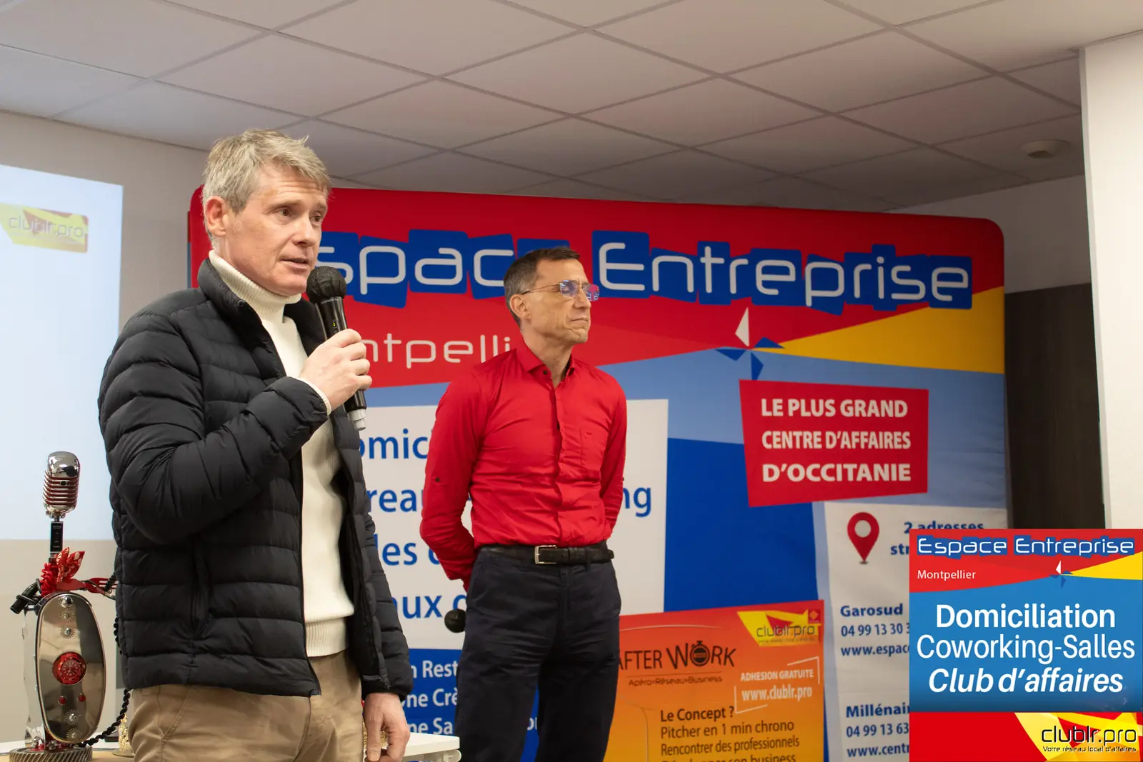 Afterwork Pitch Elevator Club LR janvier 2026 à Montpellier : entrepreneur au micro avec l'animateur pendant son pitch