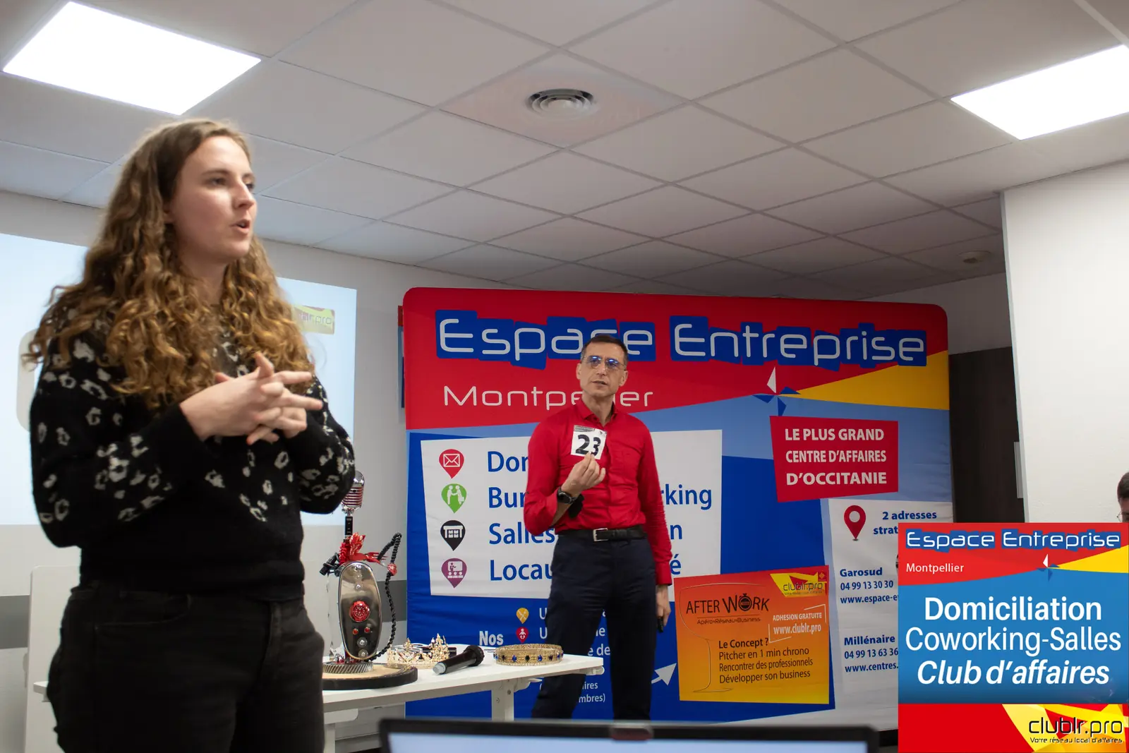 Afterwork Pitch Elevator Club LR janvier 2026 à Montpellier : entrepreneur au micro avec l'animateur pendant son pitch