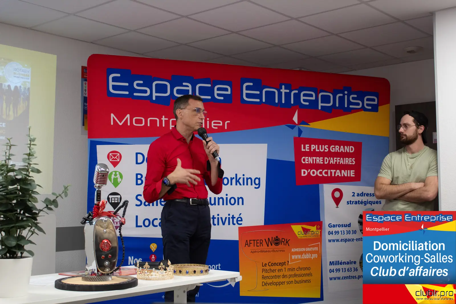 Afterwork Pitch Elevator Club LR janvier 2026 à Montpellier : pitcheur au micro devant les participants