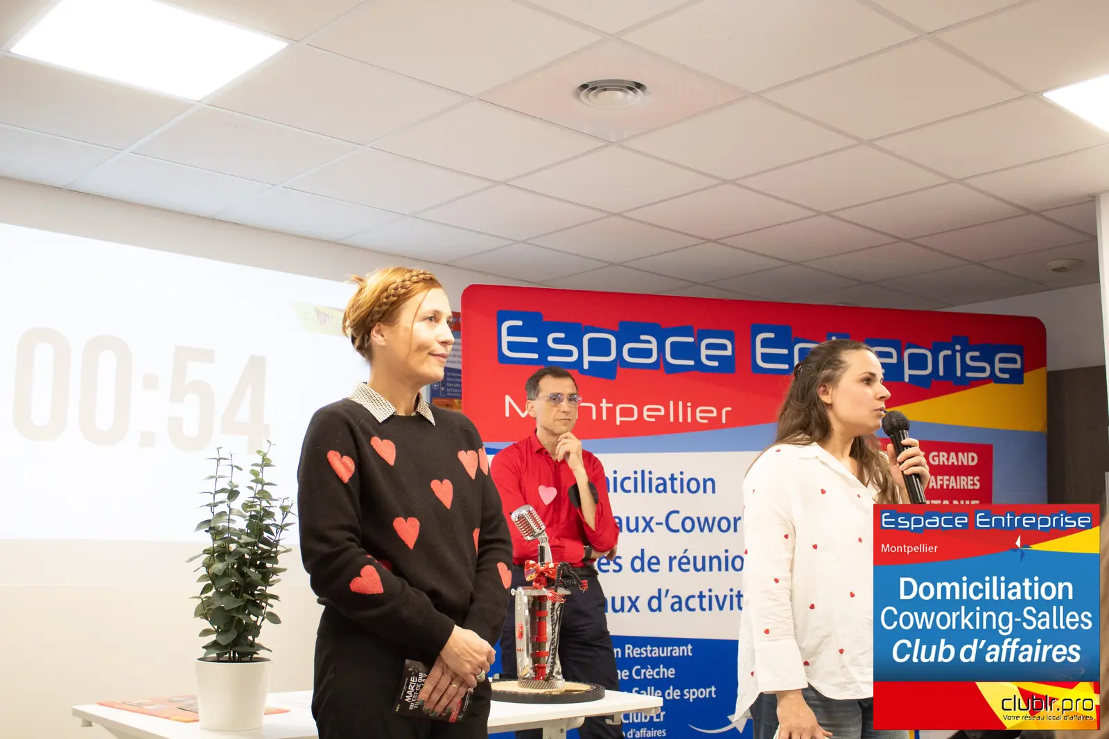 Afterwork Pitch Elevator Club LR février 2026 à Montpellier : entrepreneur au micro avec l'animateur pendant son pitch