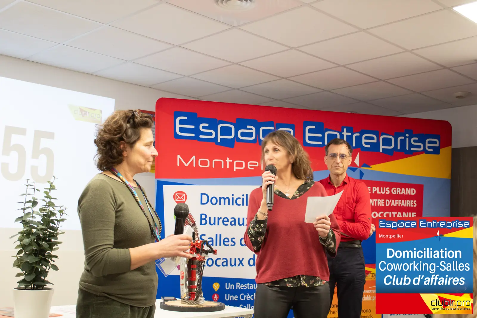 Afterwork Pitch Elevator Club LR février 2026 à Montpellier : entrepreneur au micro avec l'animateur pendant son pitch