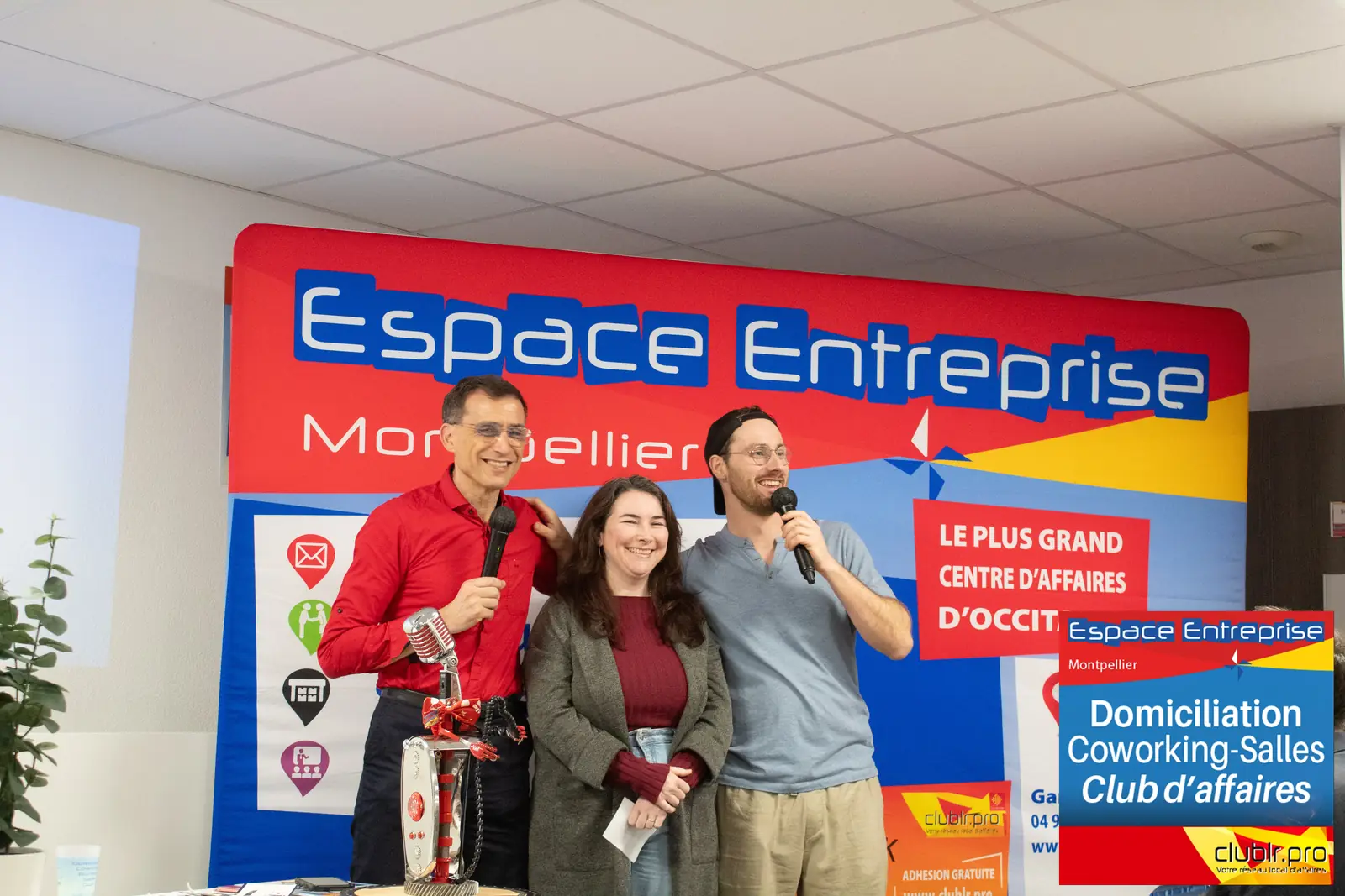 Afterwork Pitch Elevator Club LR mars 2026 à Montpellier : entrepreneur au micro avec l'animateur pendant son pitch
