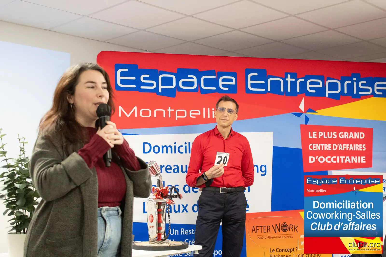Afterwork Pitch Elevator Club LR mars 2026 à Montpellier : entrepreneur au micro avec l'animateur pendant son pitch