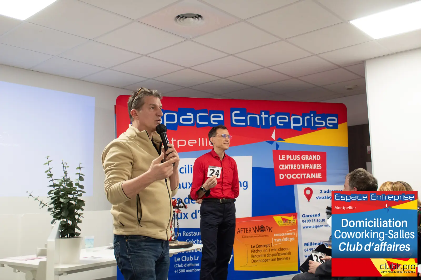 Afterwork Pitch Elevator Club LR mars 2026 à Montpellier : entrepreneur au micro avec l'animateur pendant son pitch