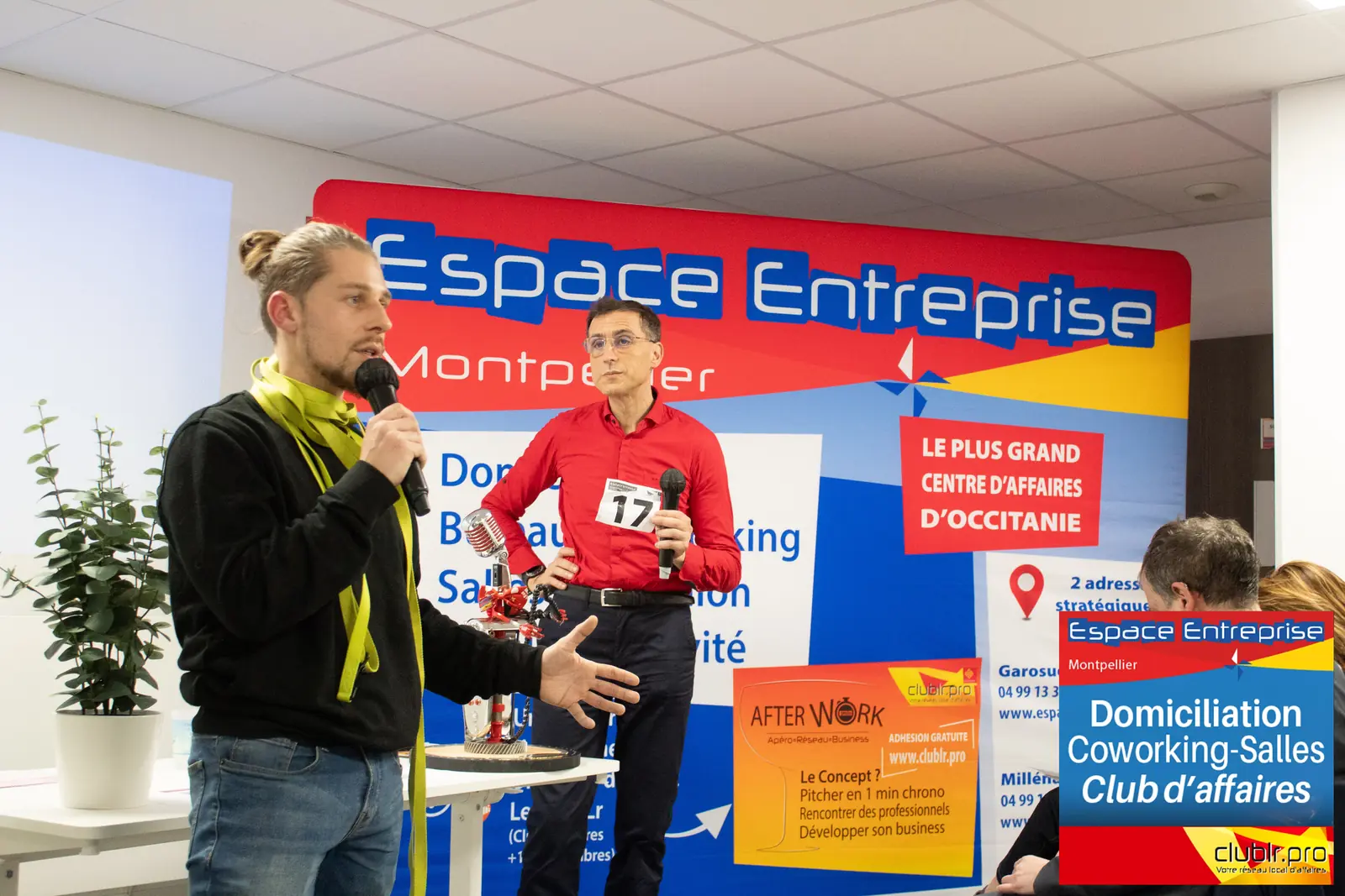 Afterwork Pitch Elevator Club LR mars 2026 à Montpellier : entrepreneur au micro avec l'animateur pendant son pitch