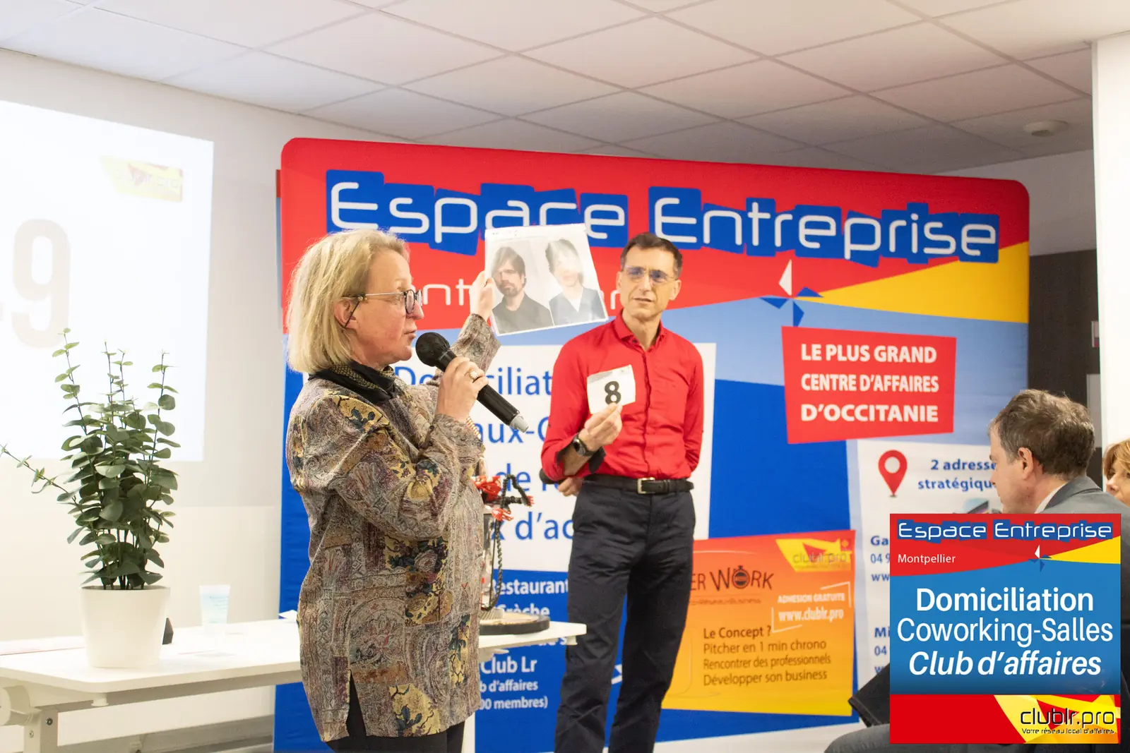 Afterwork Pitch Elevator Club LR mars 2026 à Montpellier : entrepreneur au micro avec l'animateur pendant son pitch