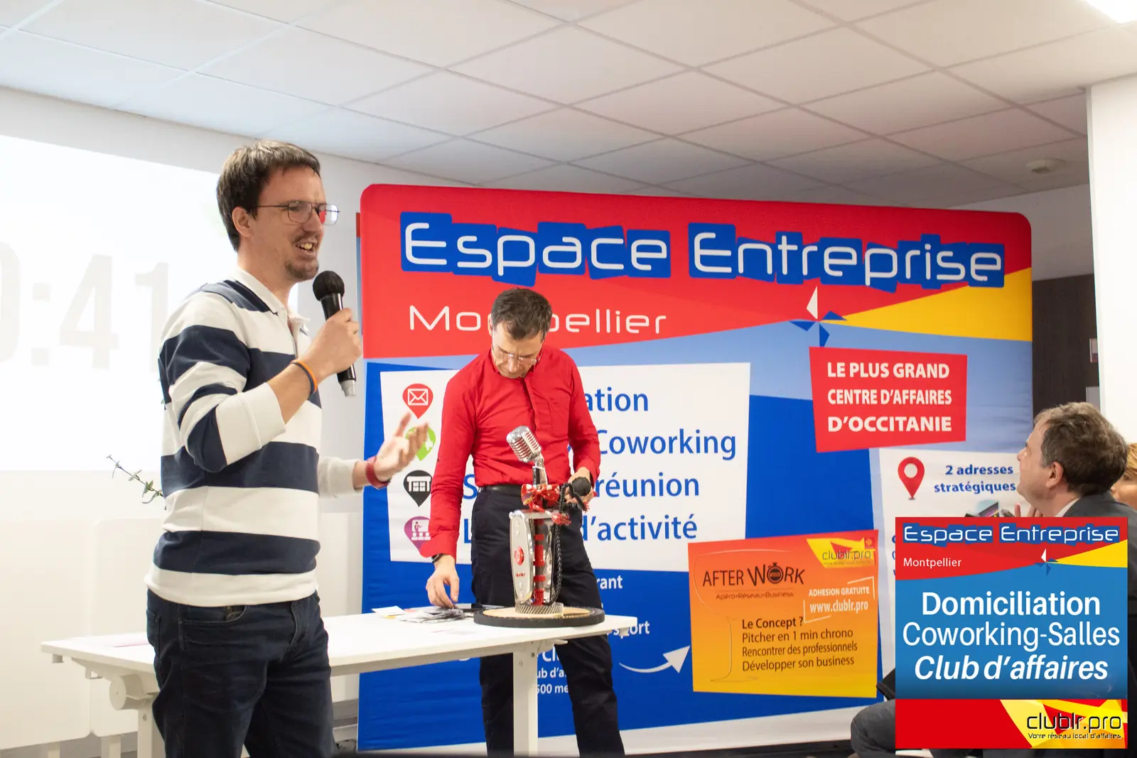 Afterwork Pitch Elevator Club LR mars 2026 à Montpellier : entrepreneur au micro avec l'animateur pendant son pitch