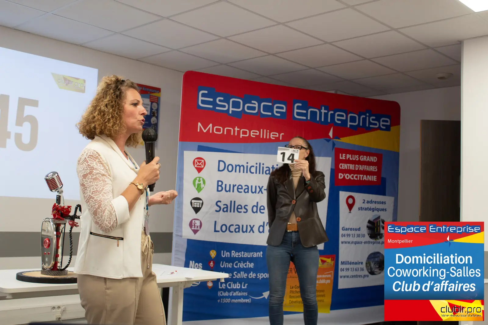 Afterwork Pitch Elevator Club LR avril 2026 à Montpellier : entrepreneur au micro avec l'animateur pendant son pitch
