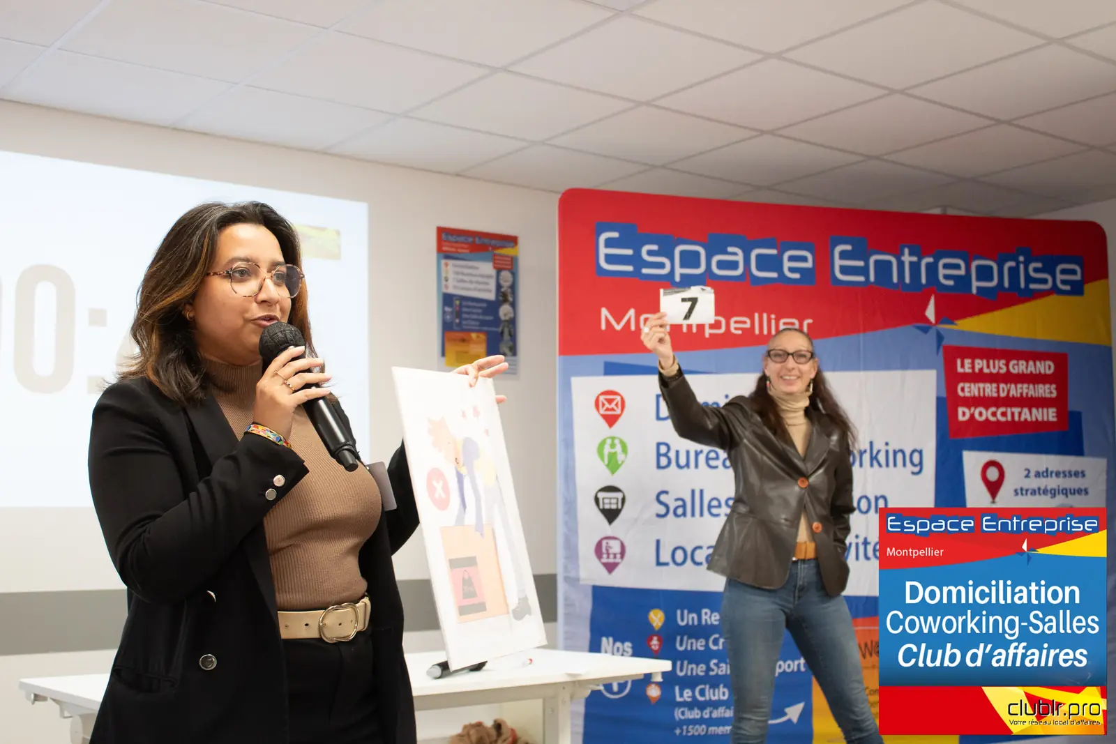 Afterwork Pitch Elevator Club LR avril 2026 à Montpellier : entrepreneur au micro avec l'animateur pendant son pitch