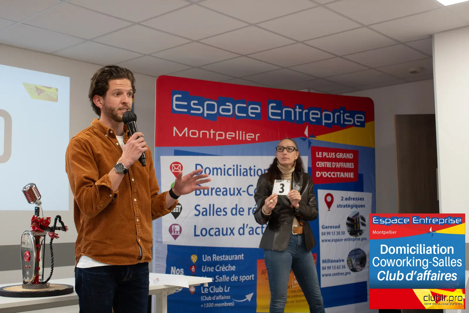 Afterwork Pitch Elevator Club LR avril 2026 à Montpellier : entrepreneur au micro avec l'animateur pendant son pitch