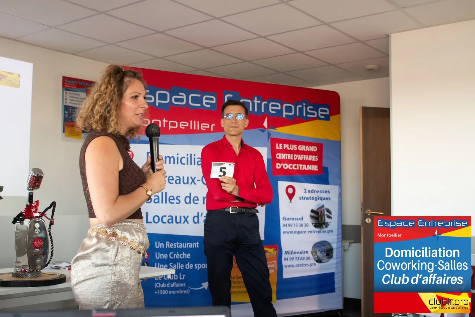 Afterwork Pitch Elevator Club LR mai 2026 à Montpellier : entrepreneur au micro avec l'animateur pendant son pitch