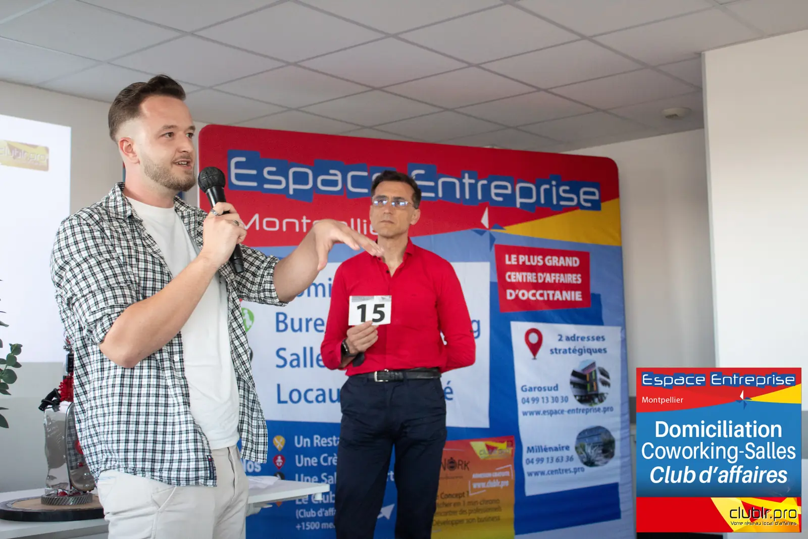Afterwork Pitch Elevator Club LR mai 2026 à Montpellier : entrepreneur au micro avec l'animateur pendant son pitch