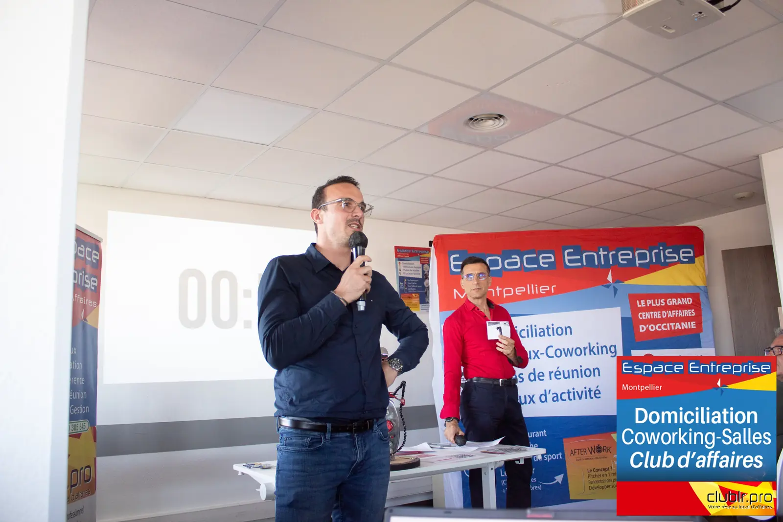 Afterwork Pitch Elevator Club LR juin 2026 à Montpellier : entrepreneur au micro avec l'animateur pendant son pitch
