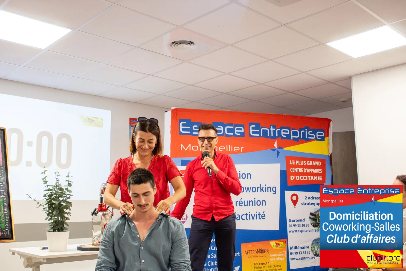 Afterwork Pitch Elevator Club LR septembre 2026 à Montpellier : entrepreneur au micro avec l'animateur pendant son pitch