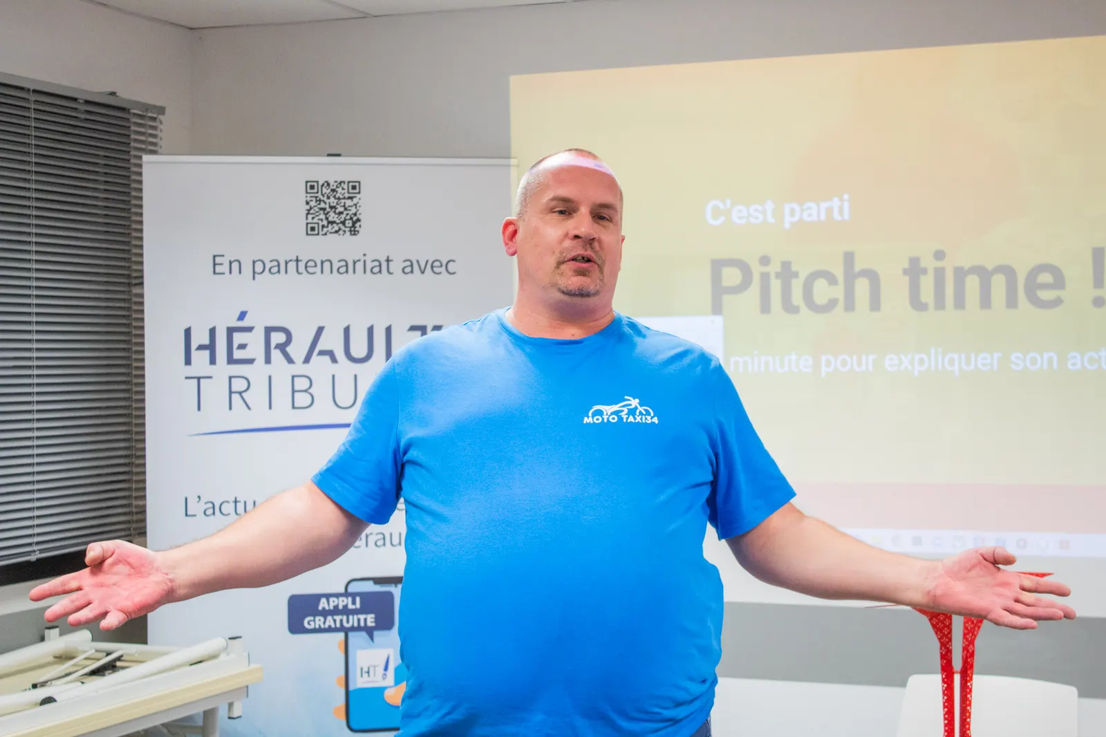 Intervenant de Moto Taxi 34 pitchant son activité, Afterwork Pitch Elevator Club LR, novembre 2022 à Montpellier
