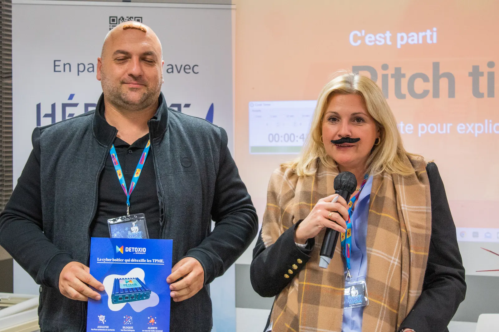 Photo de groupe des participants, soirée à thème Movember, Afterwork Pitch Elevator Club LR, novembre 2022 à Montpellier