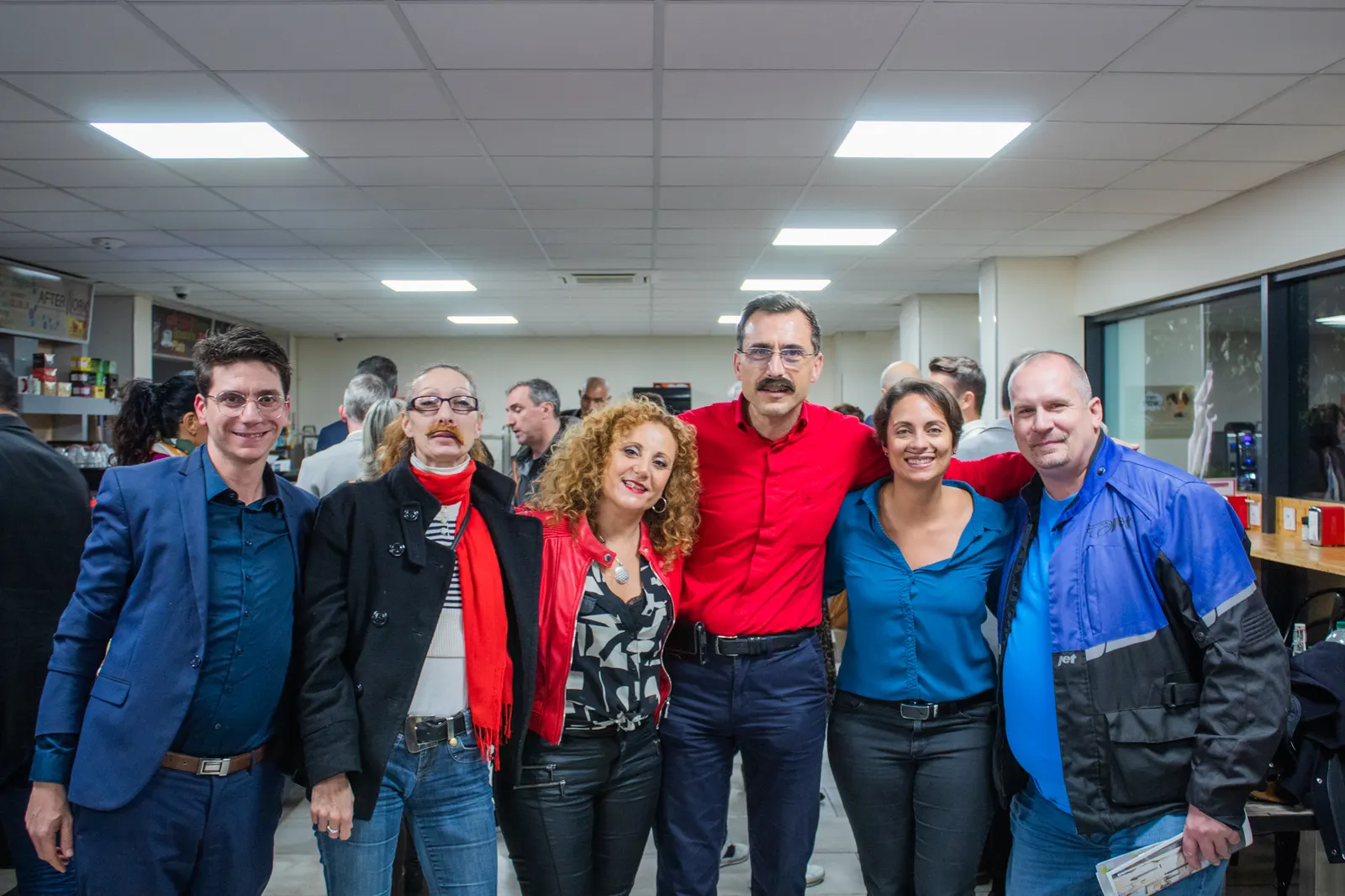 Participants échangeant en petit groupe, Afterwork Pitch Elevator Club LR, novembre 2022 à Montpellier