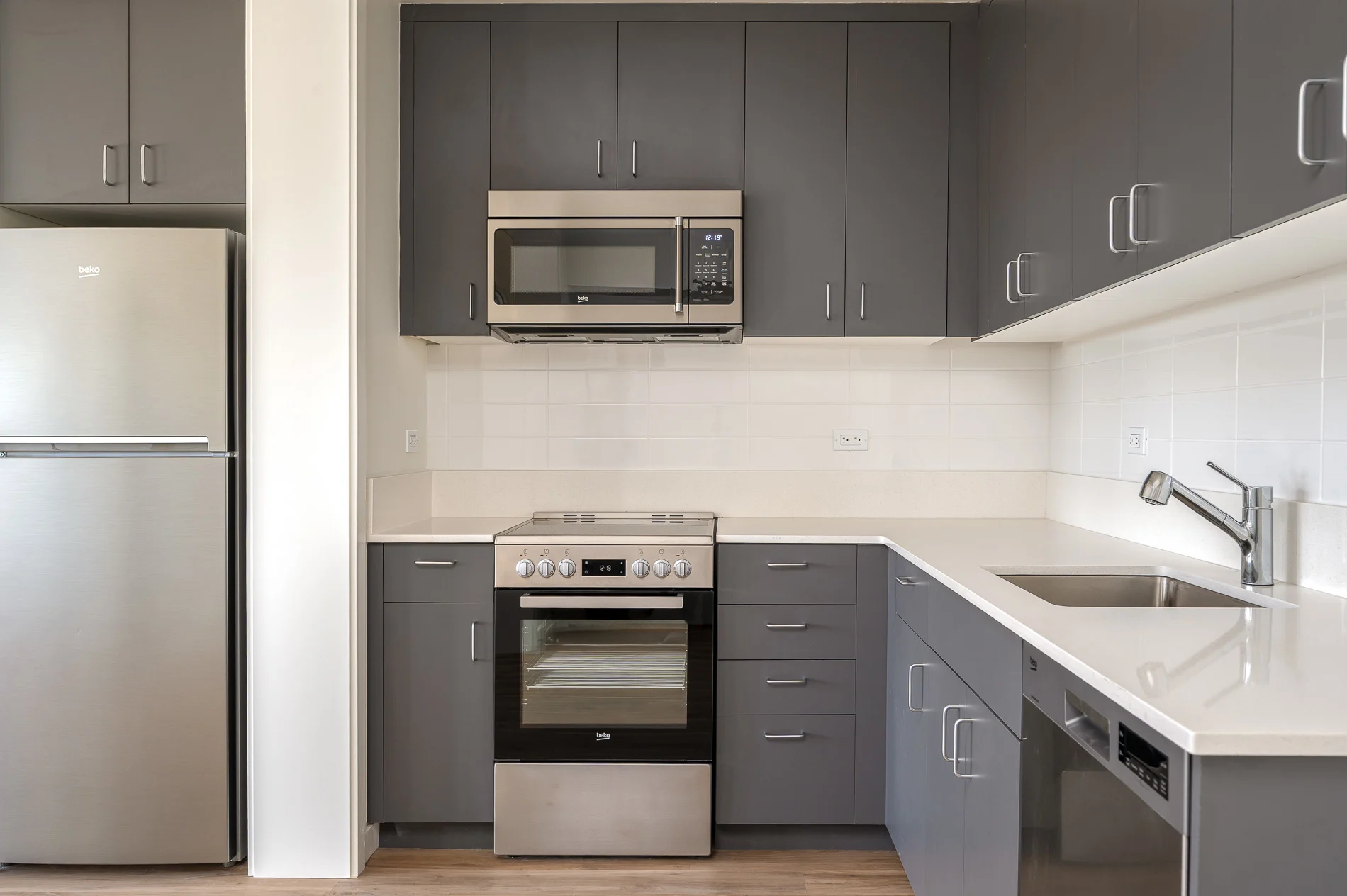 Kitchen with appliances 