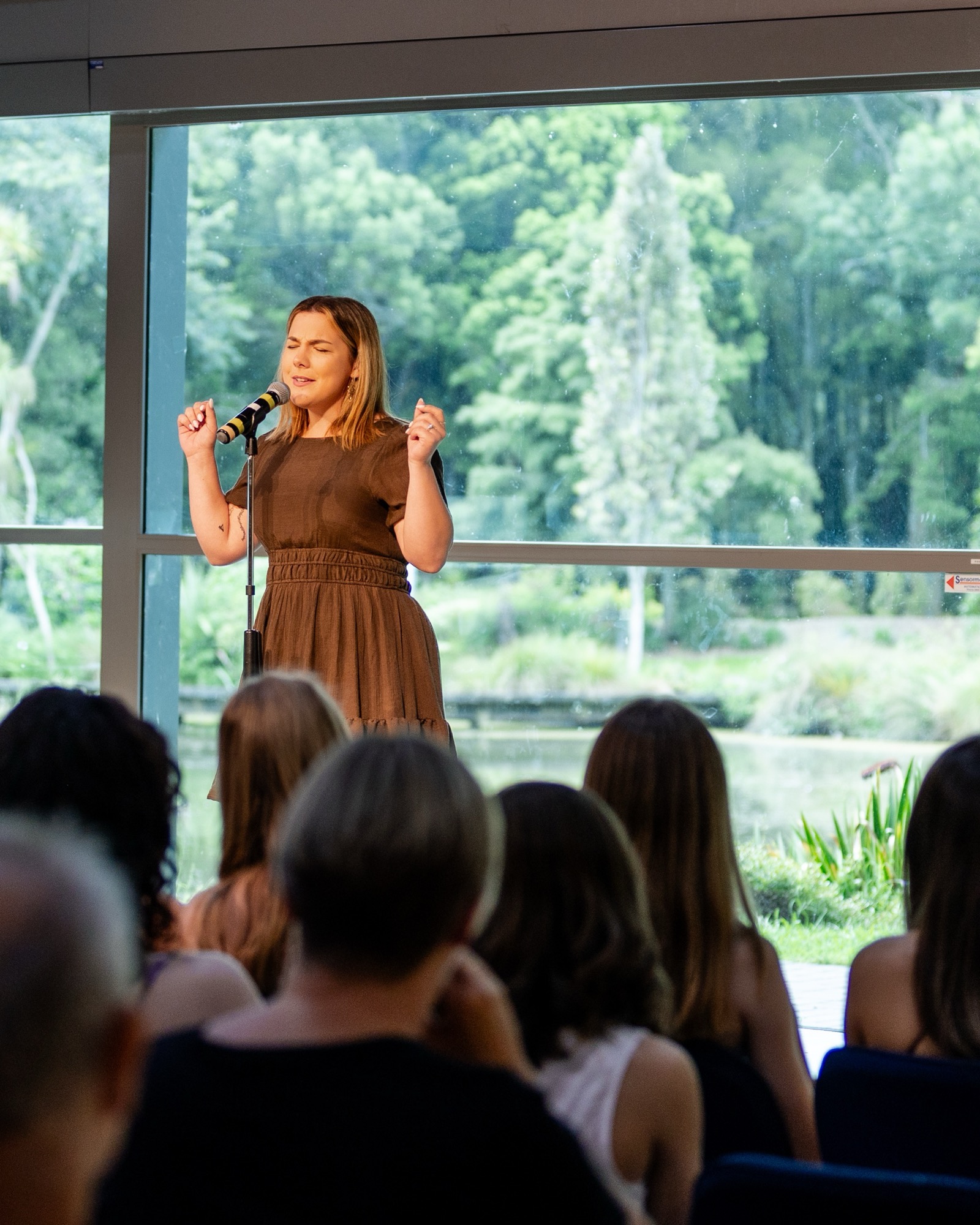 Hannah Bennett performing at a vocal showcase