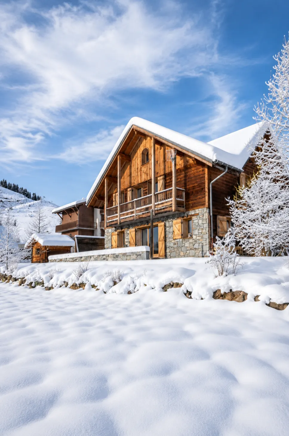 Chalet Le Zénith, location 14 personnes au pied des pistes d’Albiez-Montrond, terrasse face aux Aiguilles d’Arves