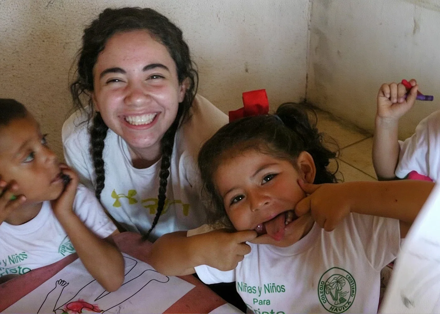 Children smiling with a Northshore Church volunteer.
