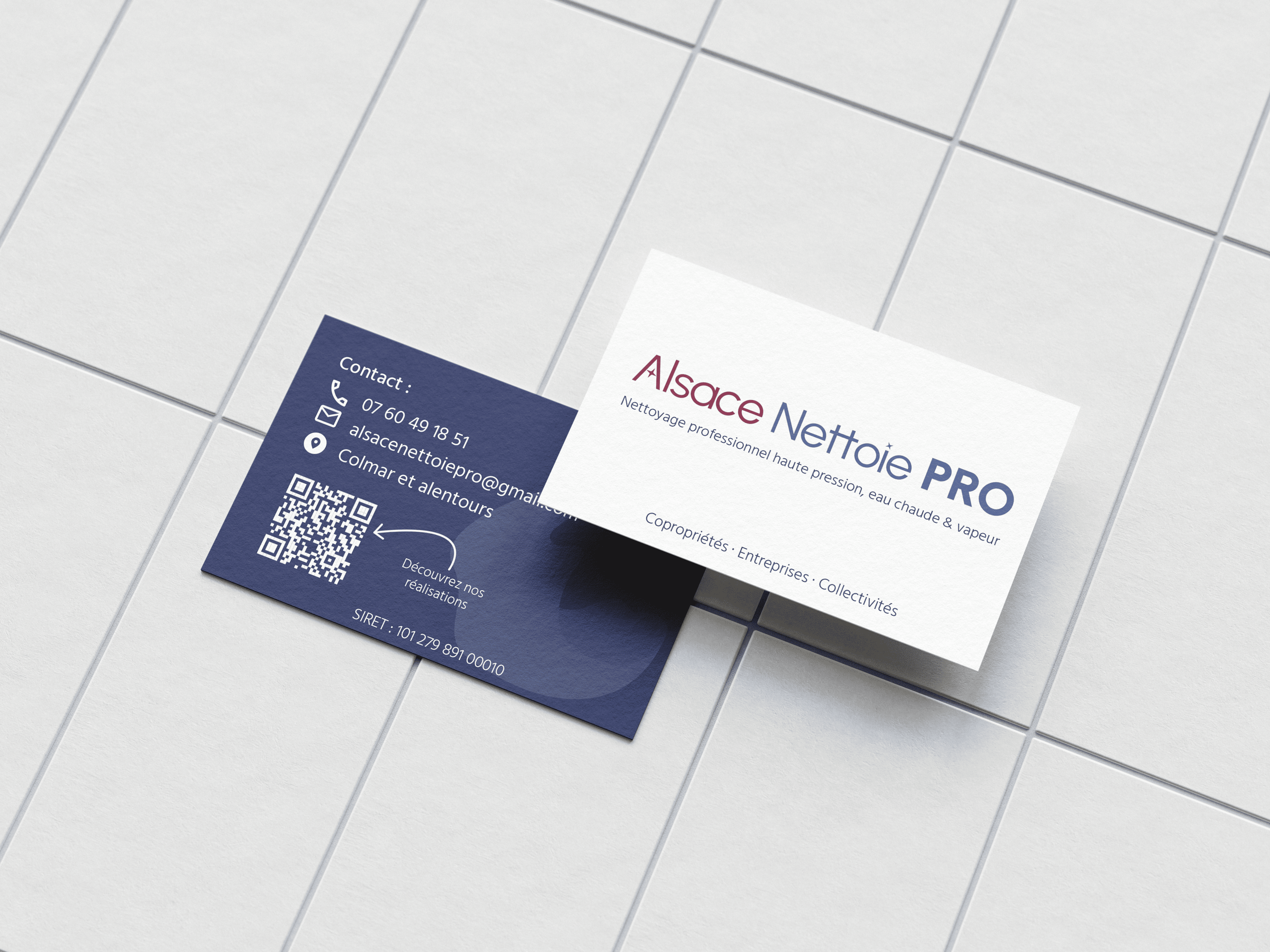 Mockup de mise en avantdes cartes de visite de Alsace nettoie pro client de lia studio