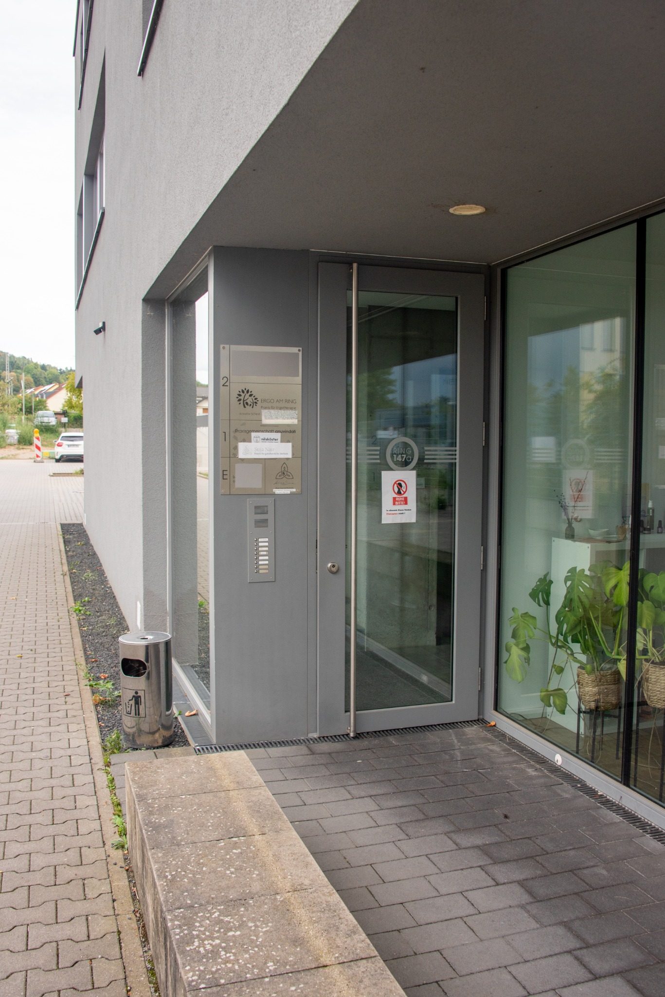 Eingang zur Praxis anuvindati Bensheim am Berliner Ring 147a