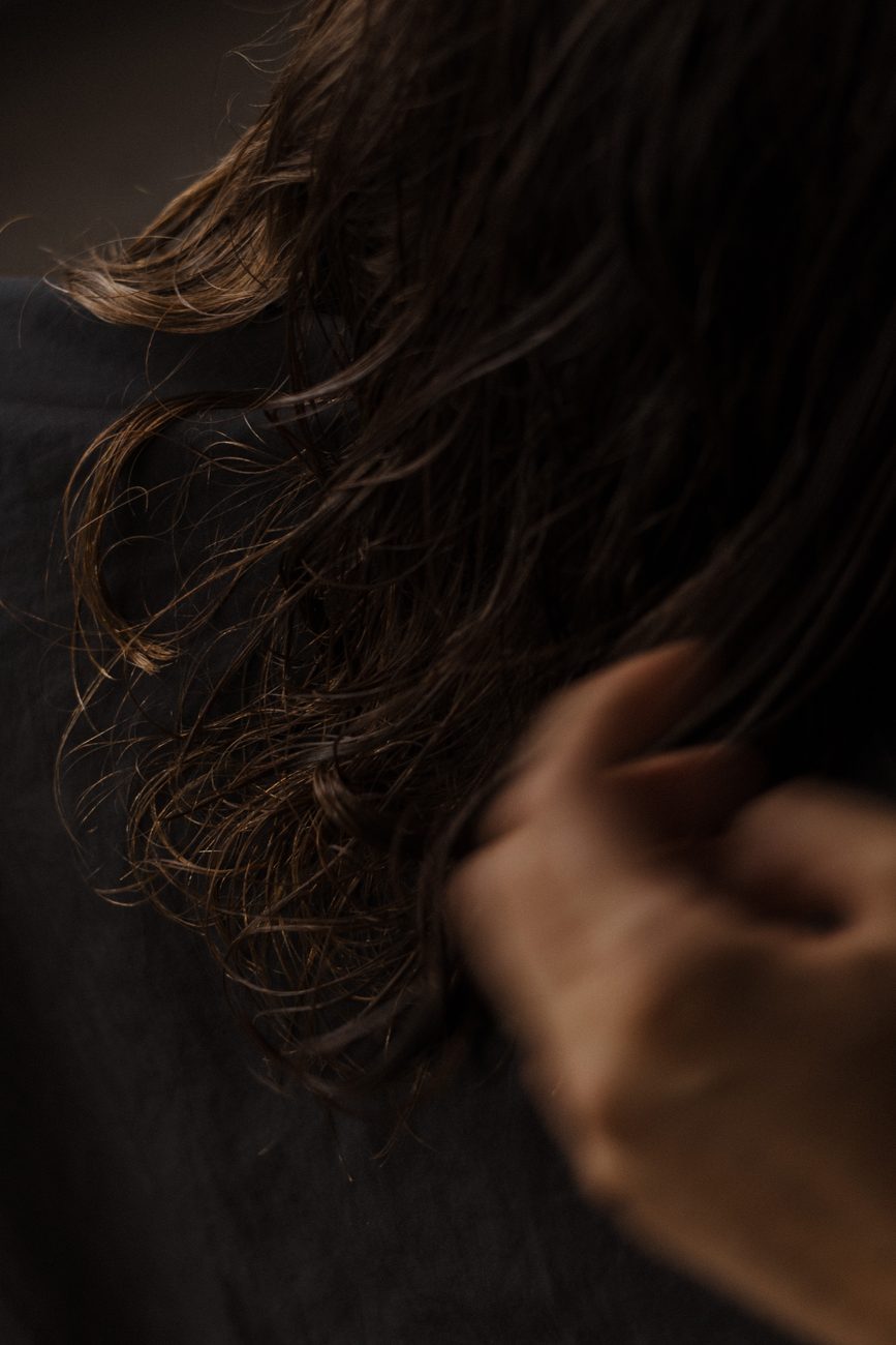 Natürlicher Haarton im Detail, warm und gleichmäßig
