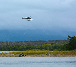 Ravitaillement par hydravion en Alaska avec Dorine Bourneton