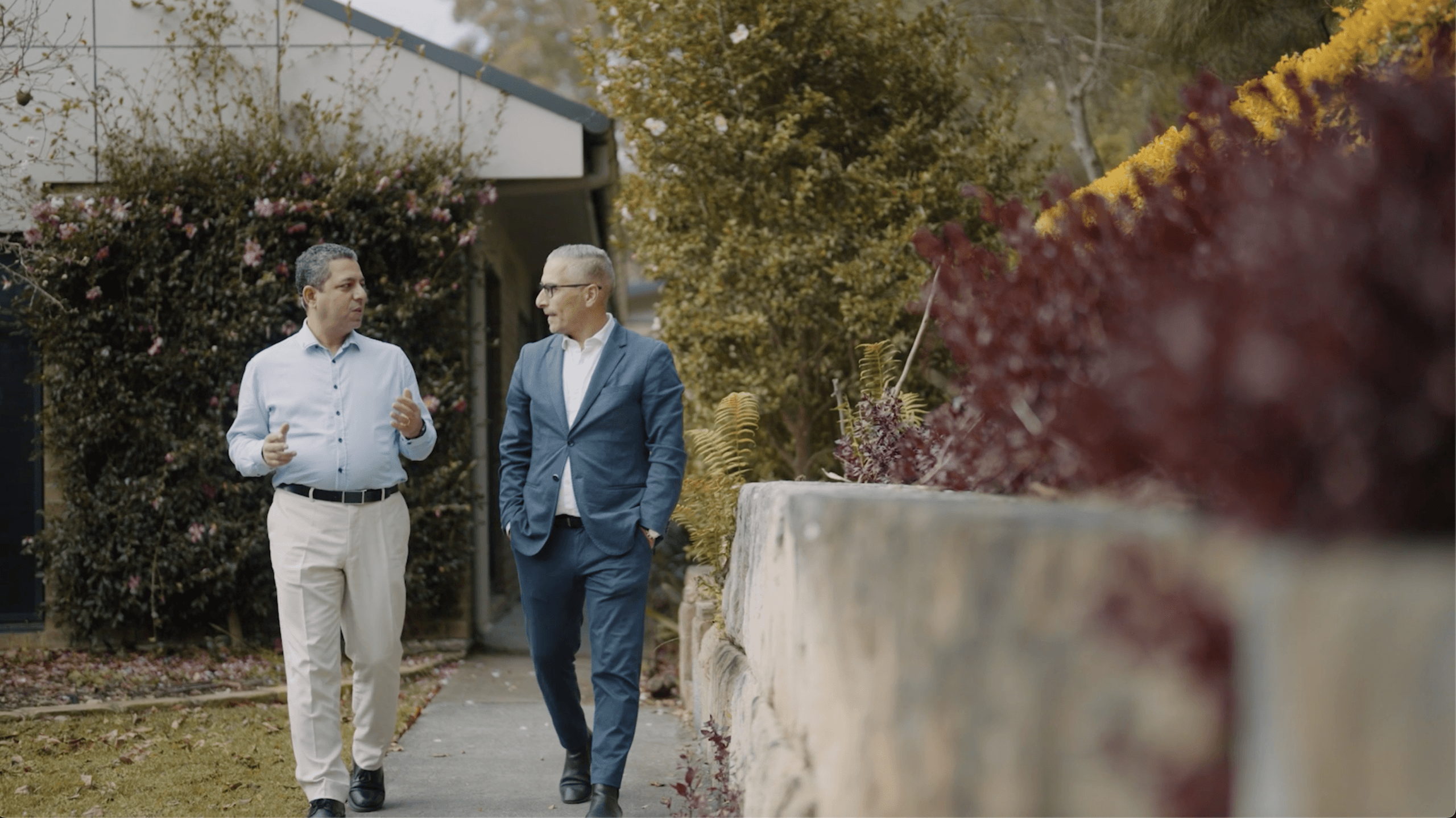 Dr Nader Malik walking and talking with a coaching client