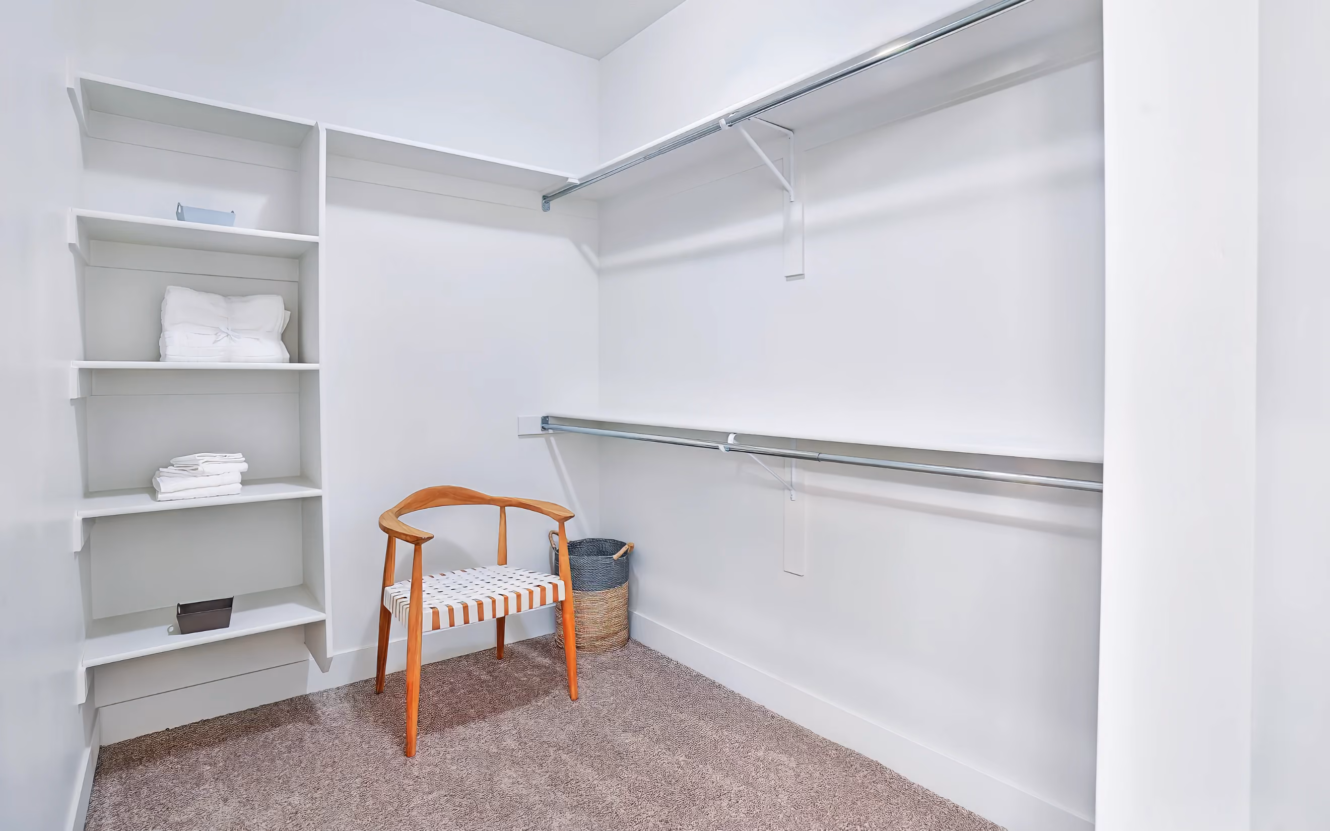 walk in Closet with shelving and rcks