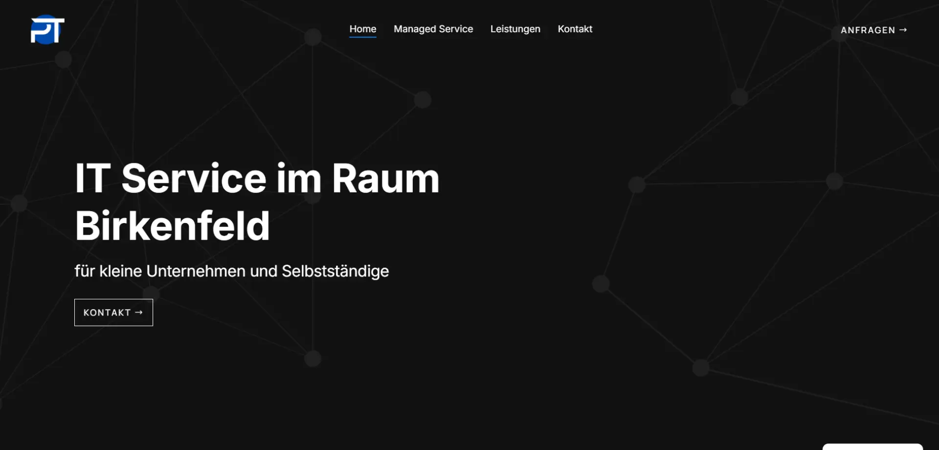 Screenshot einer Website: Schwarzer Hintergrund mit weißem Text. Es handelt sich um die Website von PT Webs und bewirbt IT-Dienstleistungen im Raum Birkenfeld.