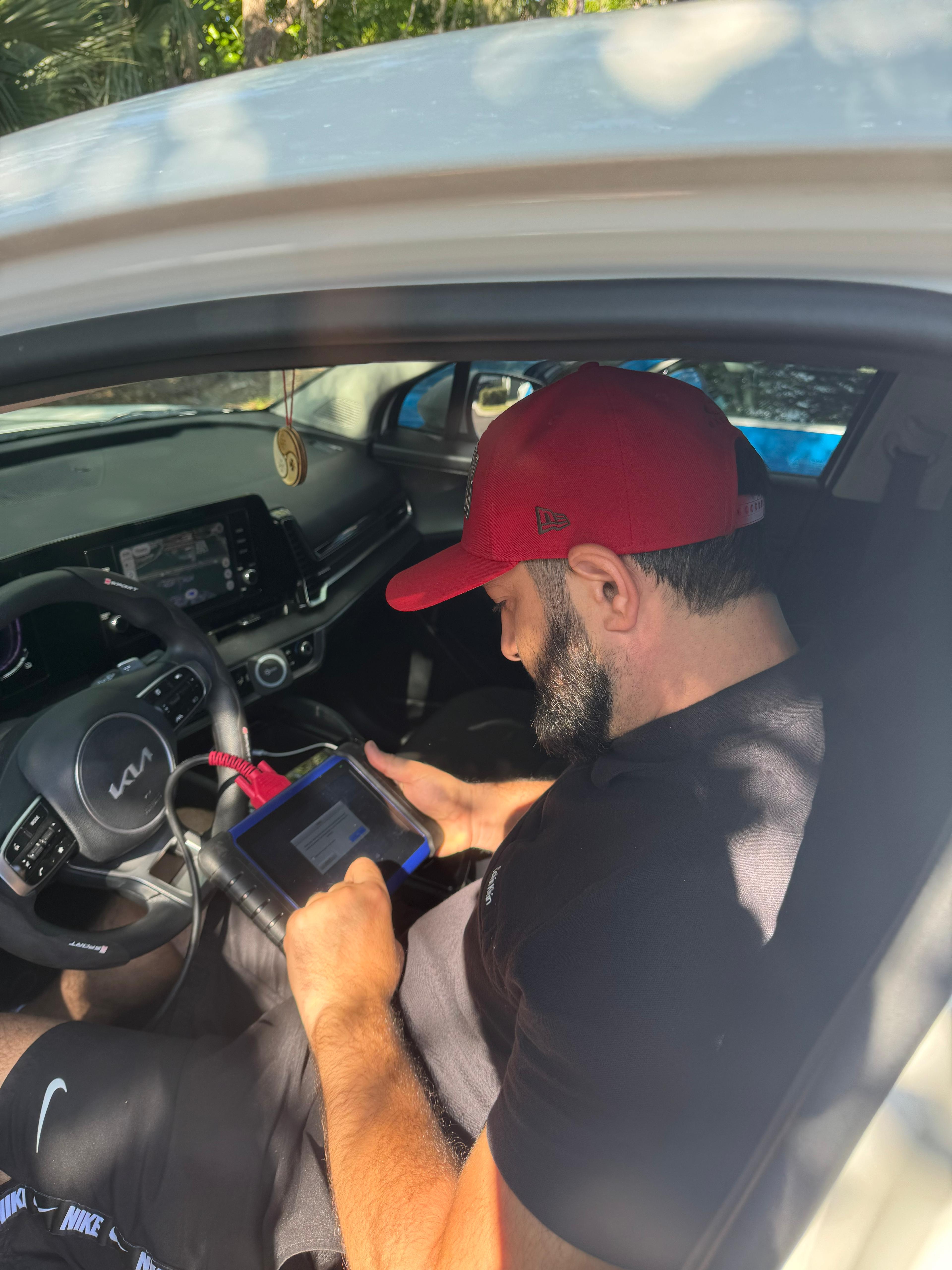 locksmith technician prigramming a car key fob