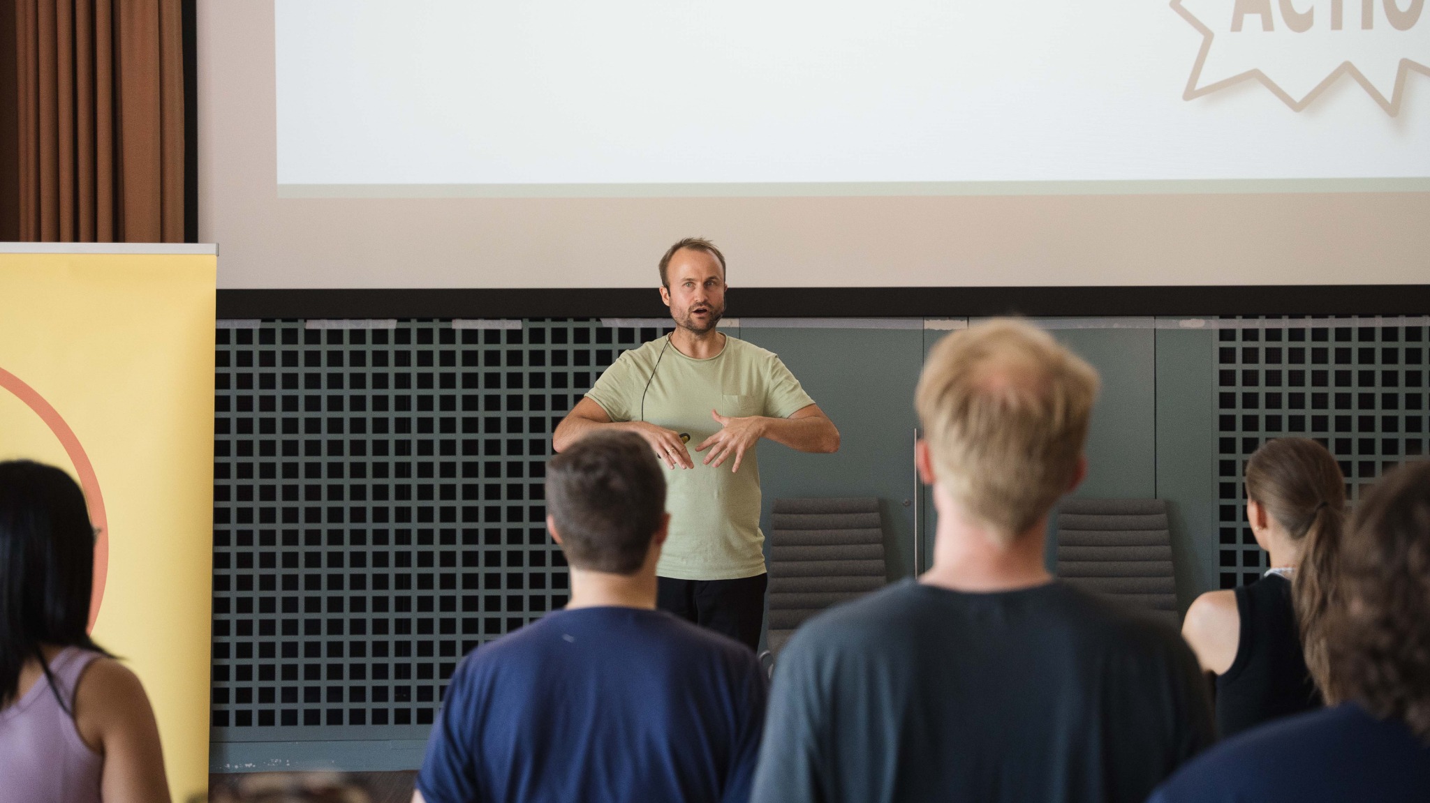 Applied improvisation workshop for leadership and team collaboration facilitated by Marius Thomassen