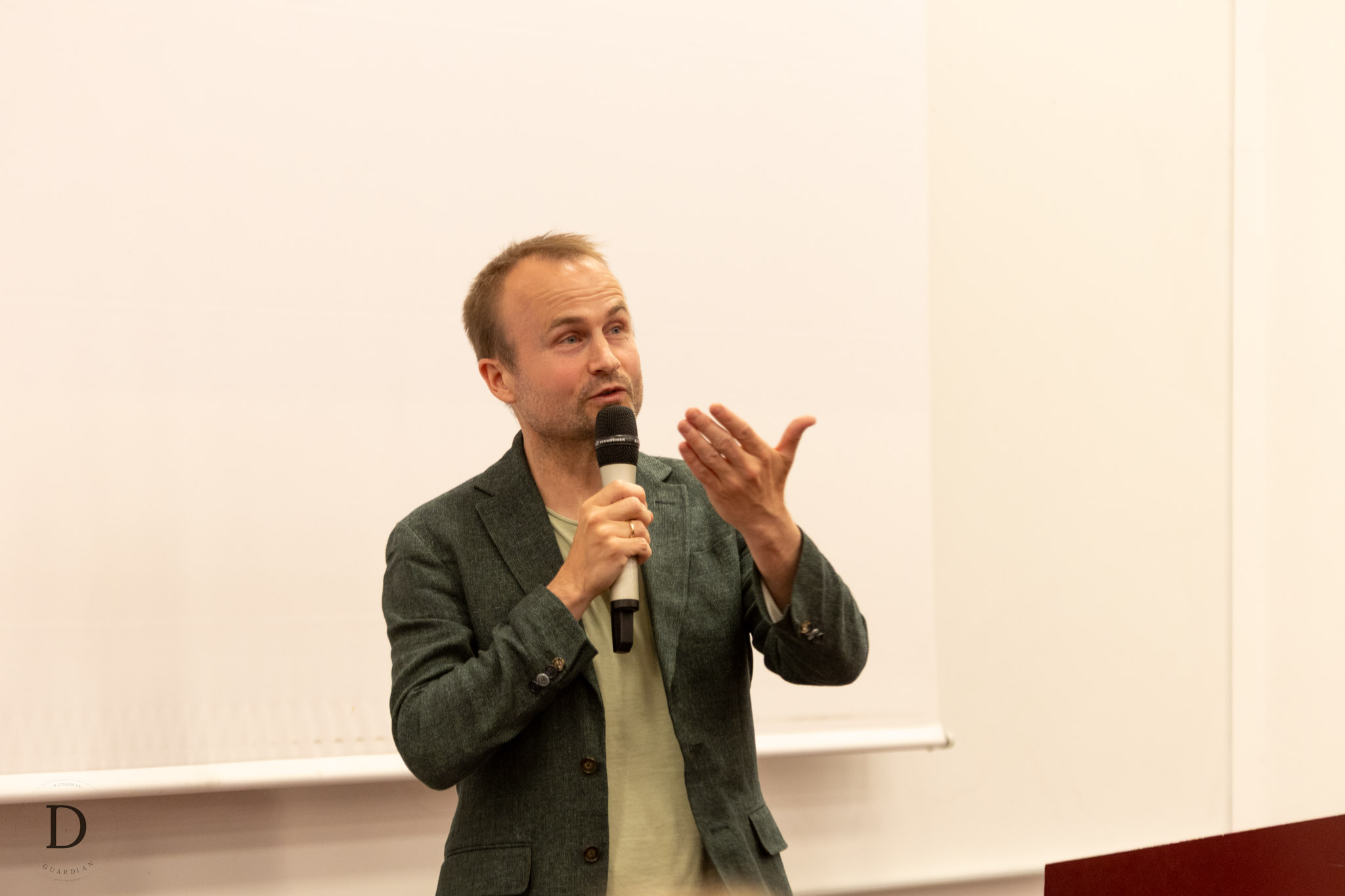 Research-informed applied improvisation training presentation by Marius Thomassen