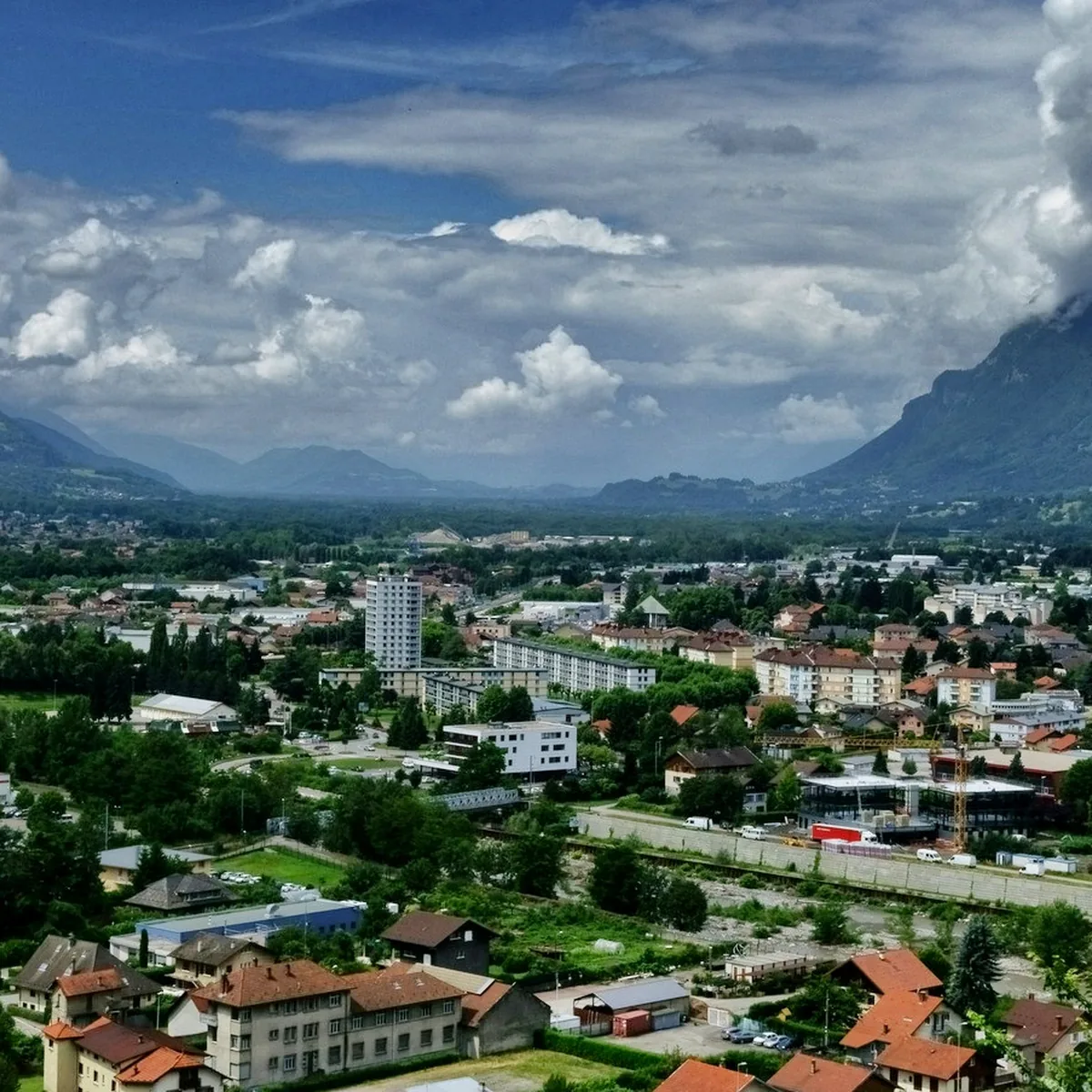 Vue d'Albertville et des montagnes de la Combe de Savoie